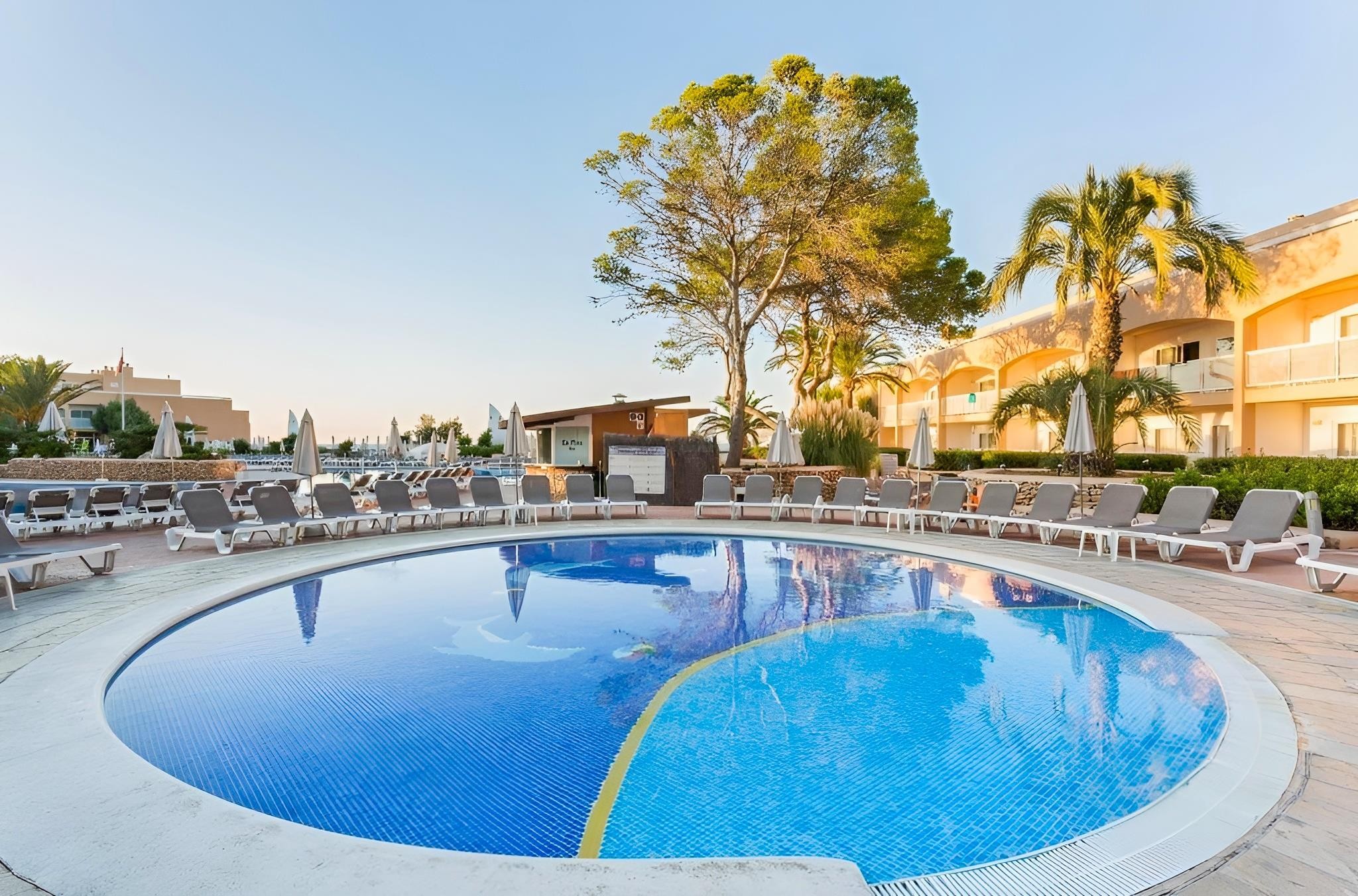 Sirenis Seaview Country Club 16