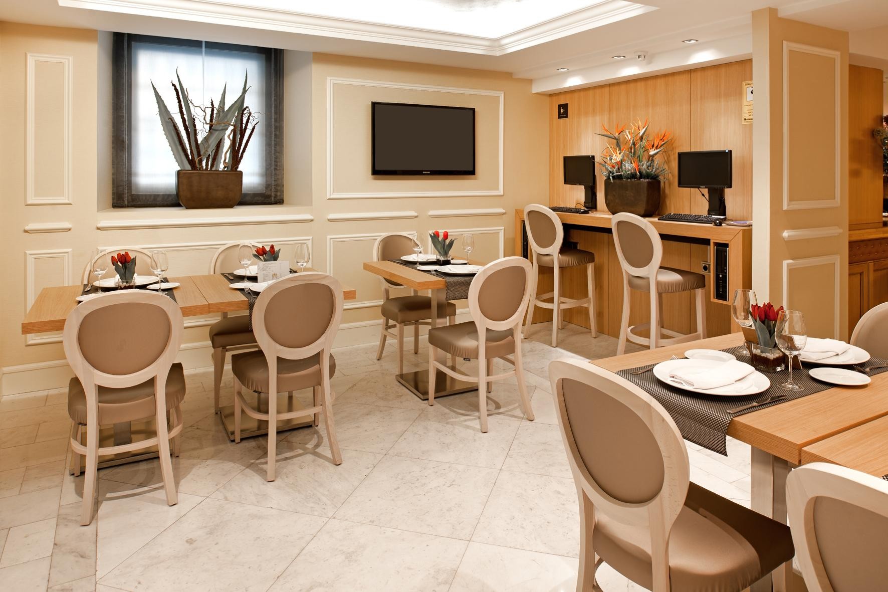 Catalonia Las Cortes 3