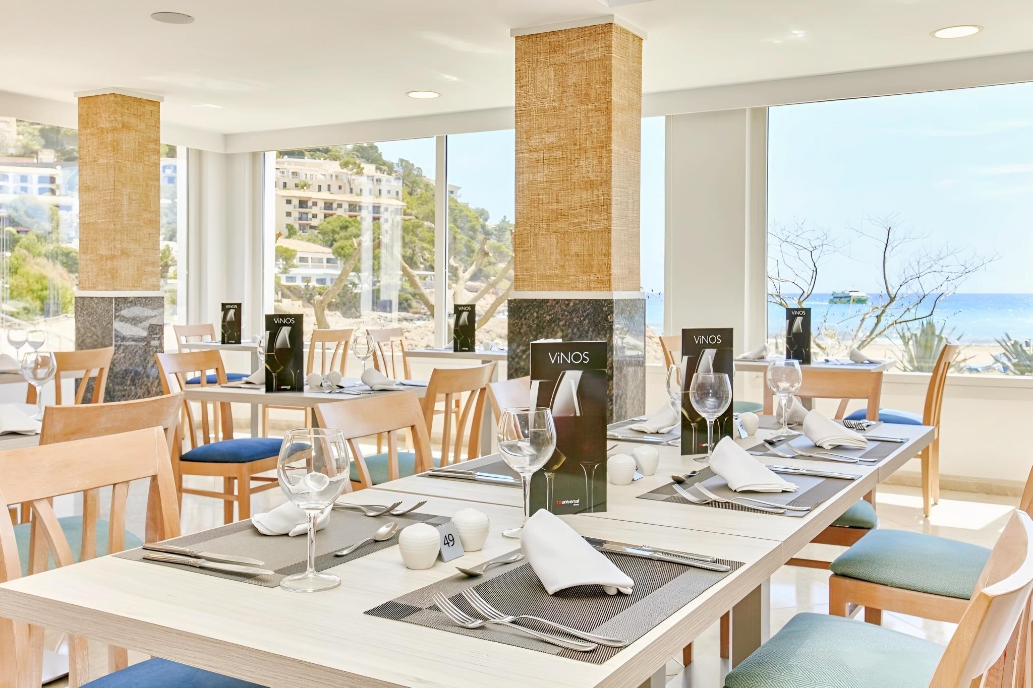 Castell Royal Universal 8