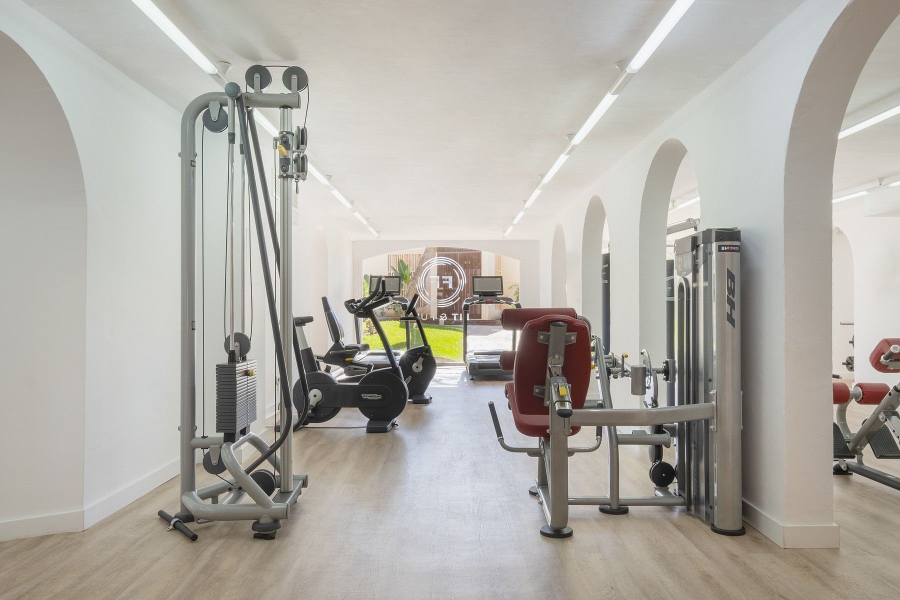 Iberostar Waves Club Cala Barca  18