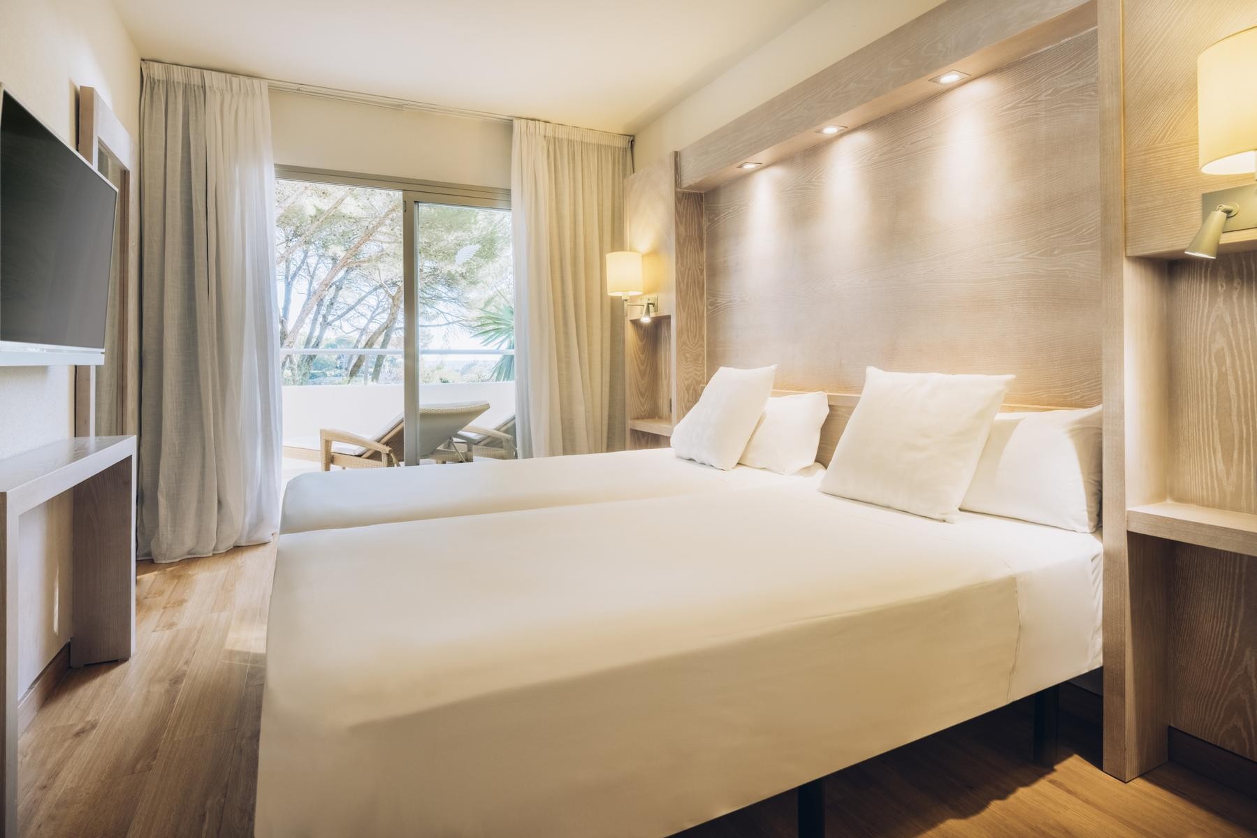 Iberostar Waves Pinos Park 8