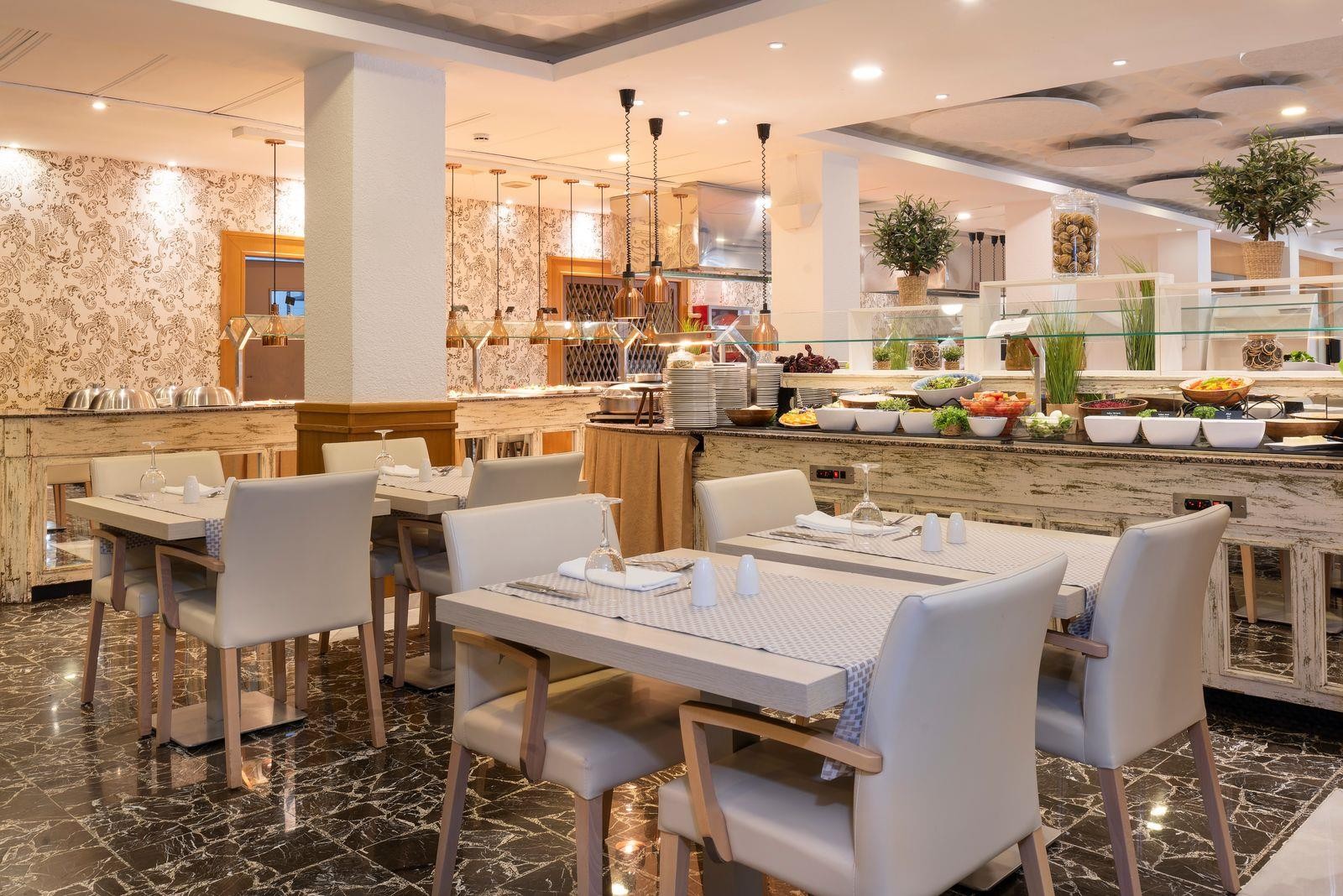 Valentin Reina Paguera Hotel 12