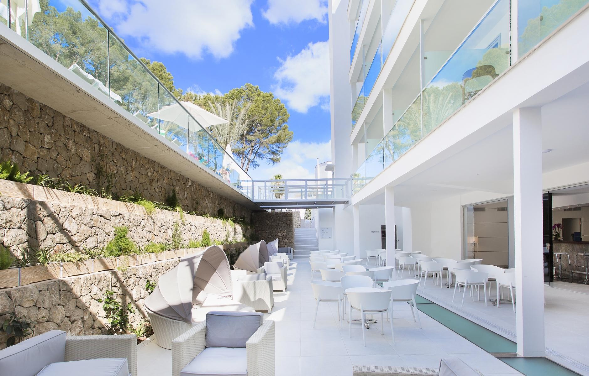 Reverence Life Hotel 