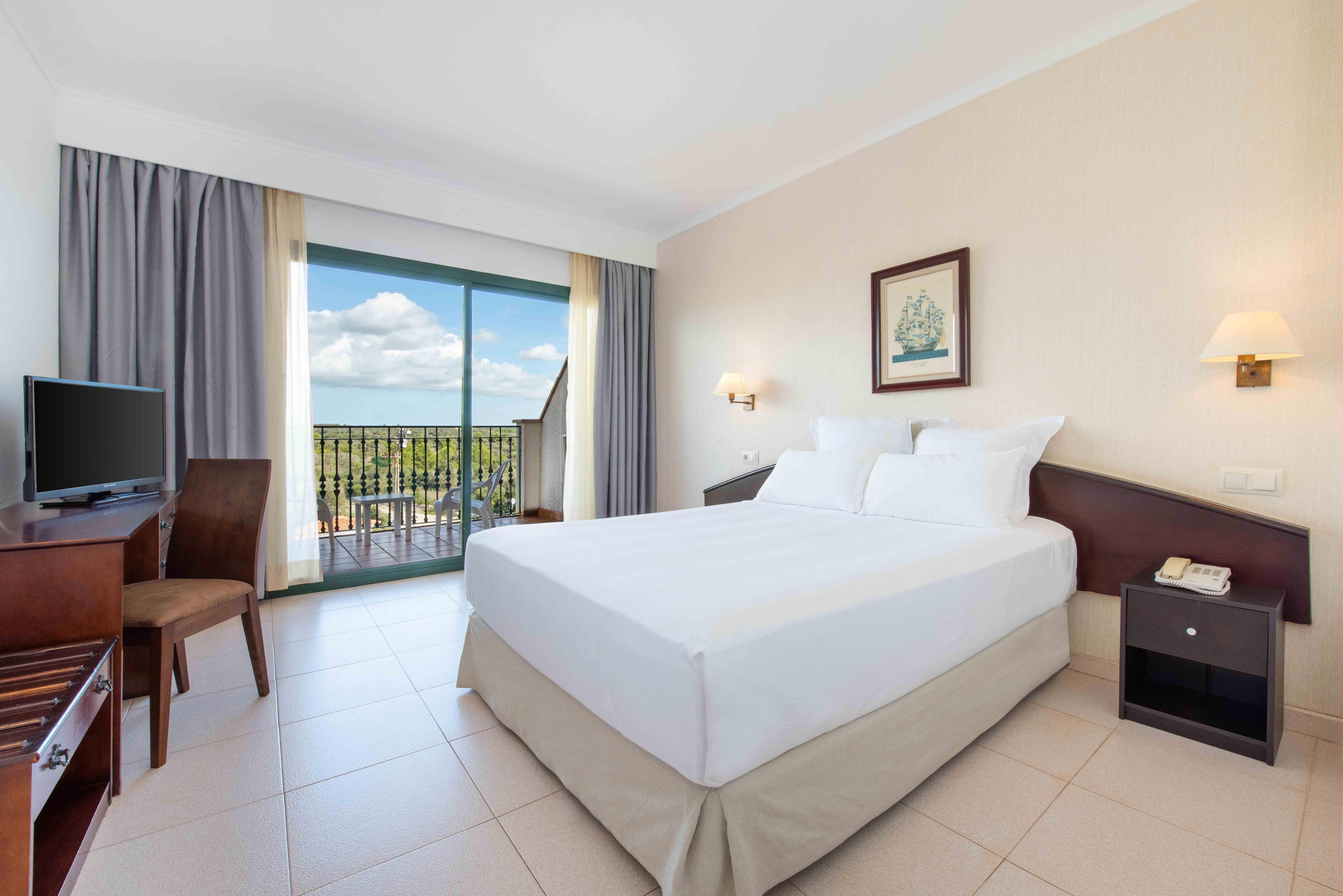 Valentin Son Bou Hotel y Apartamentos 12