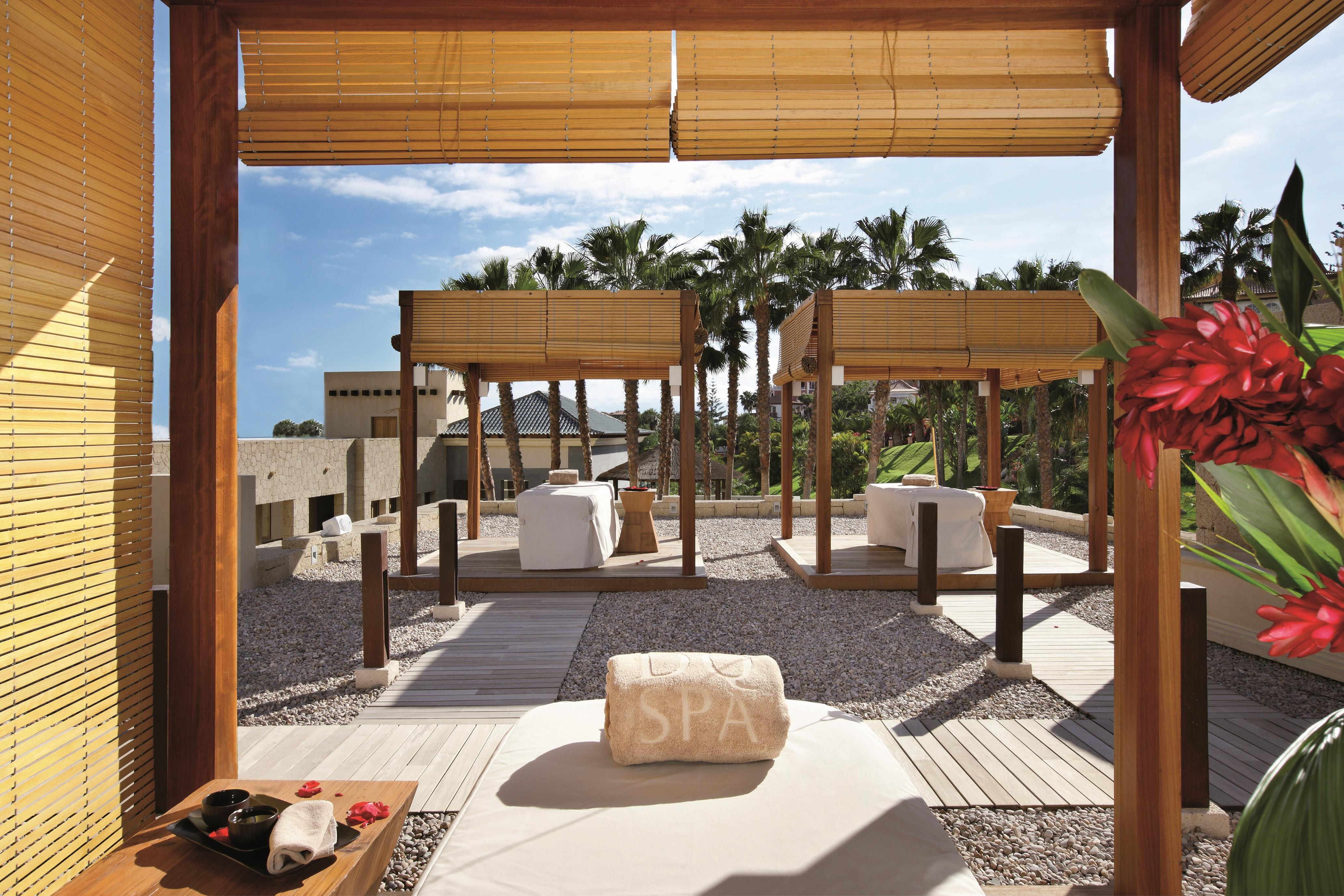 Bahia del Duque Las Villas Resort 18