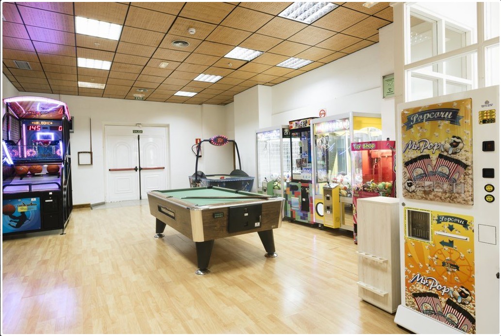 Hollywood Mirage Club 8