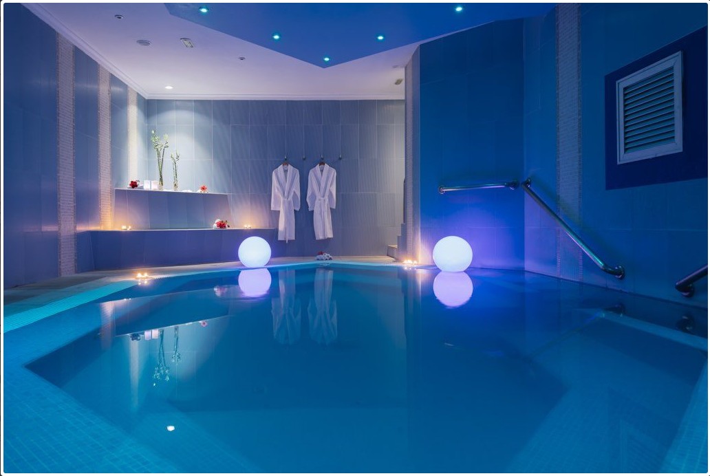 Hollywood Mirage Club 7