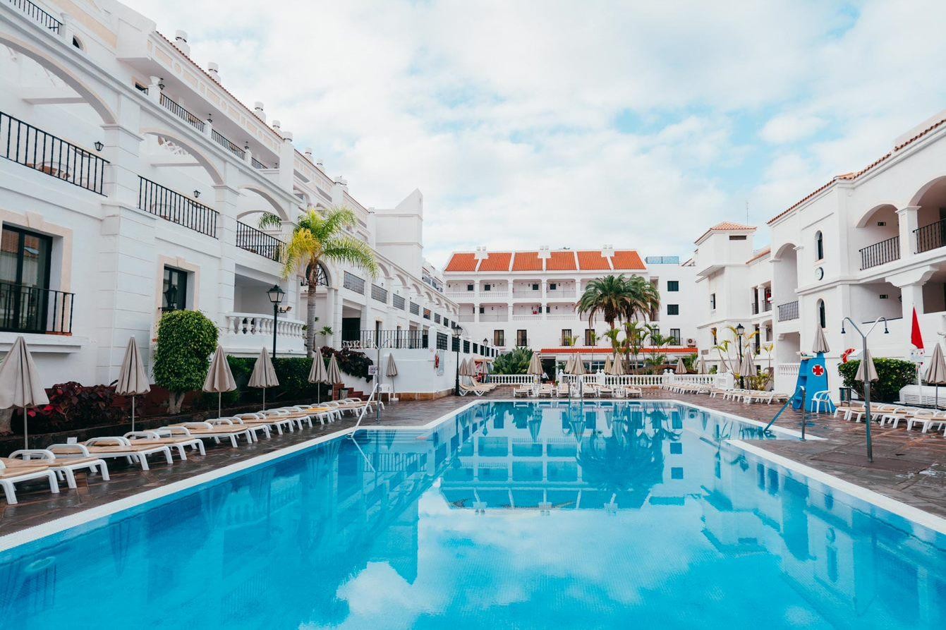 Hollywood Mirage Club