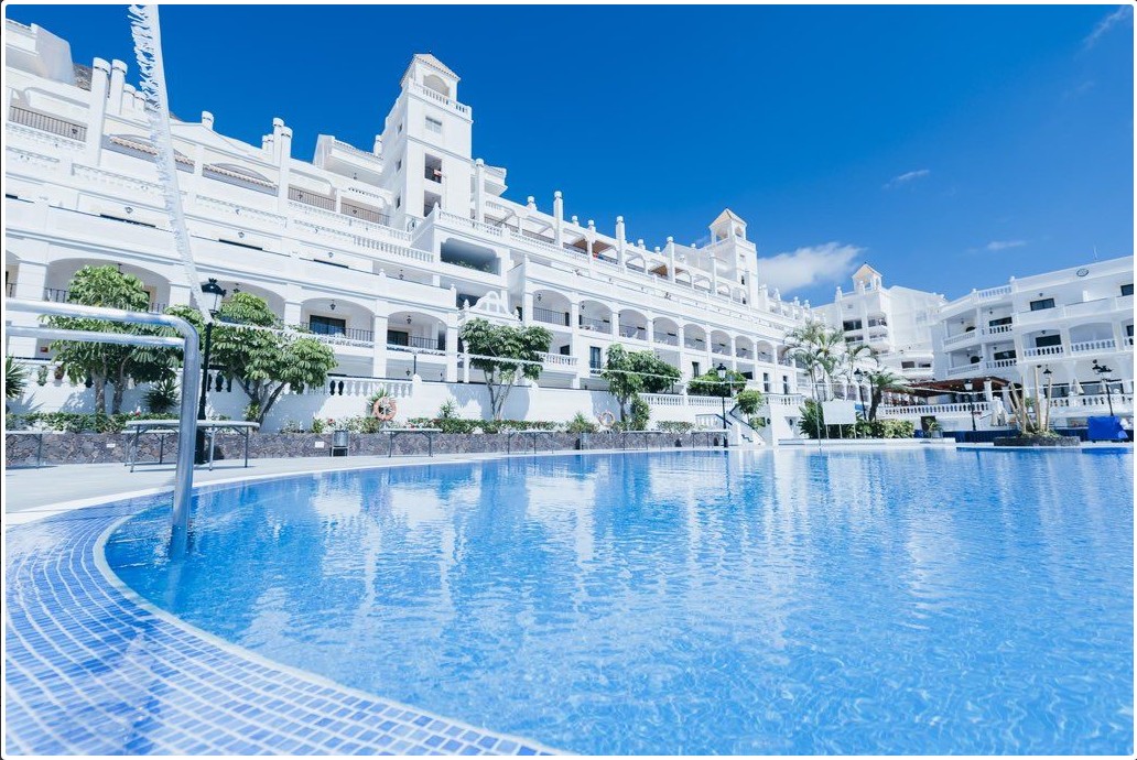 Hollywood Mirage Club