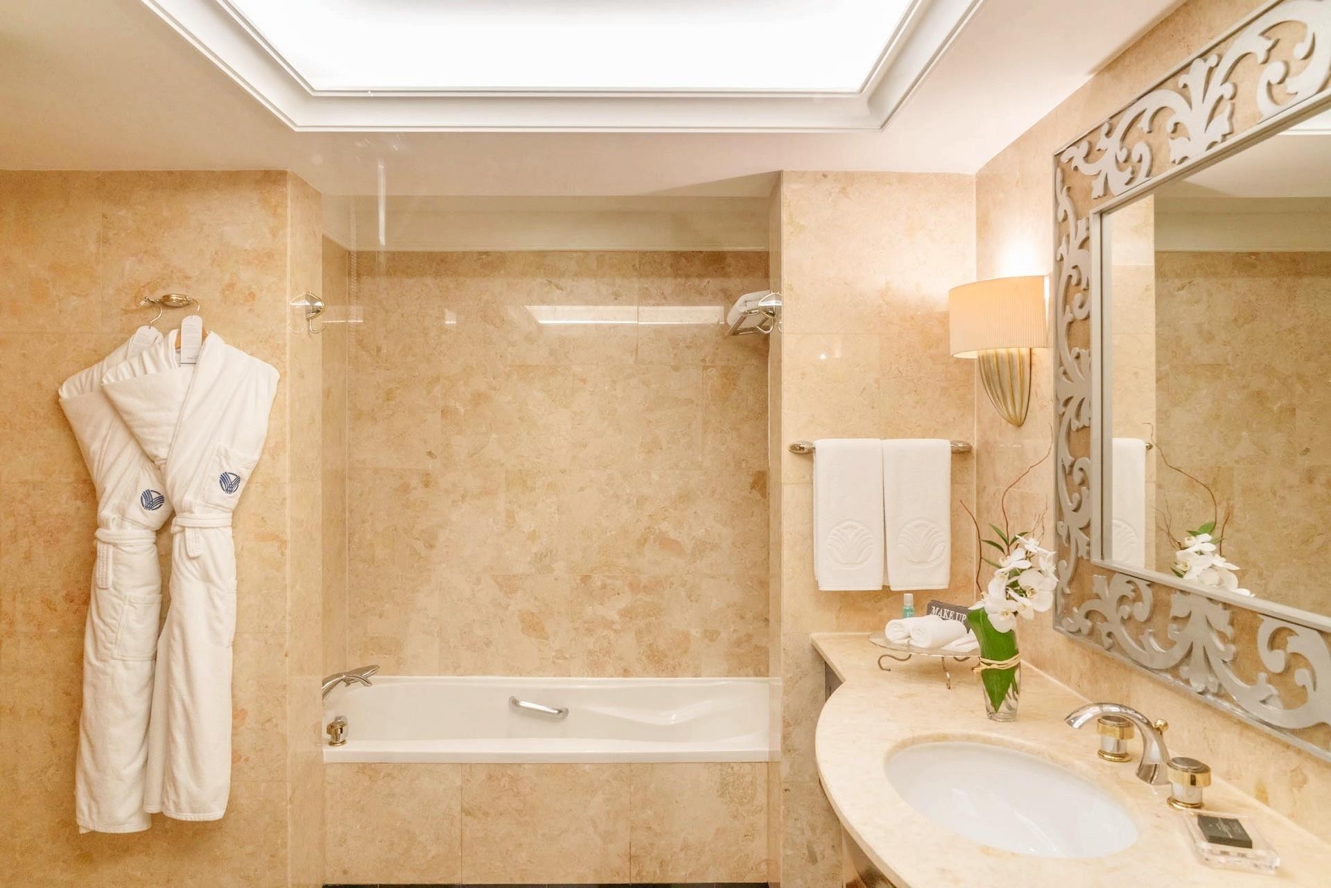 Beach Rotana Hotel & Tower Abu Dhabi 10