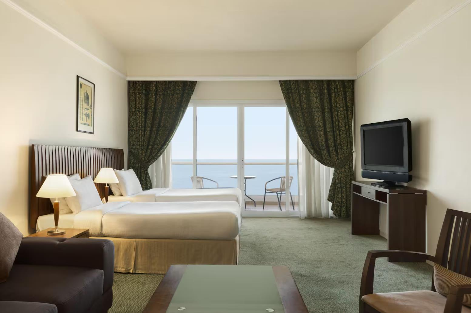 Ramada By Wyndham Beach Hotel Ajman 7