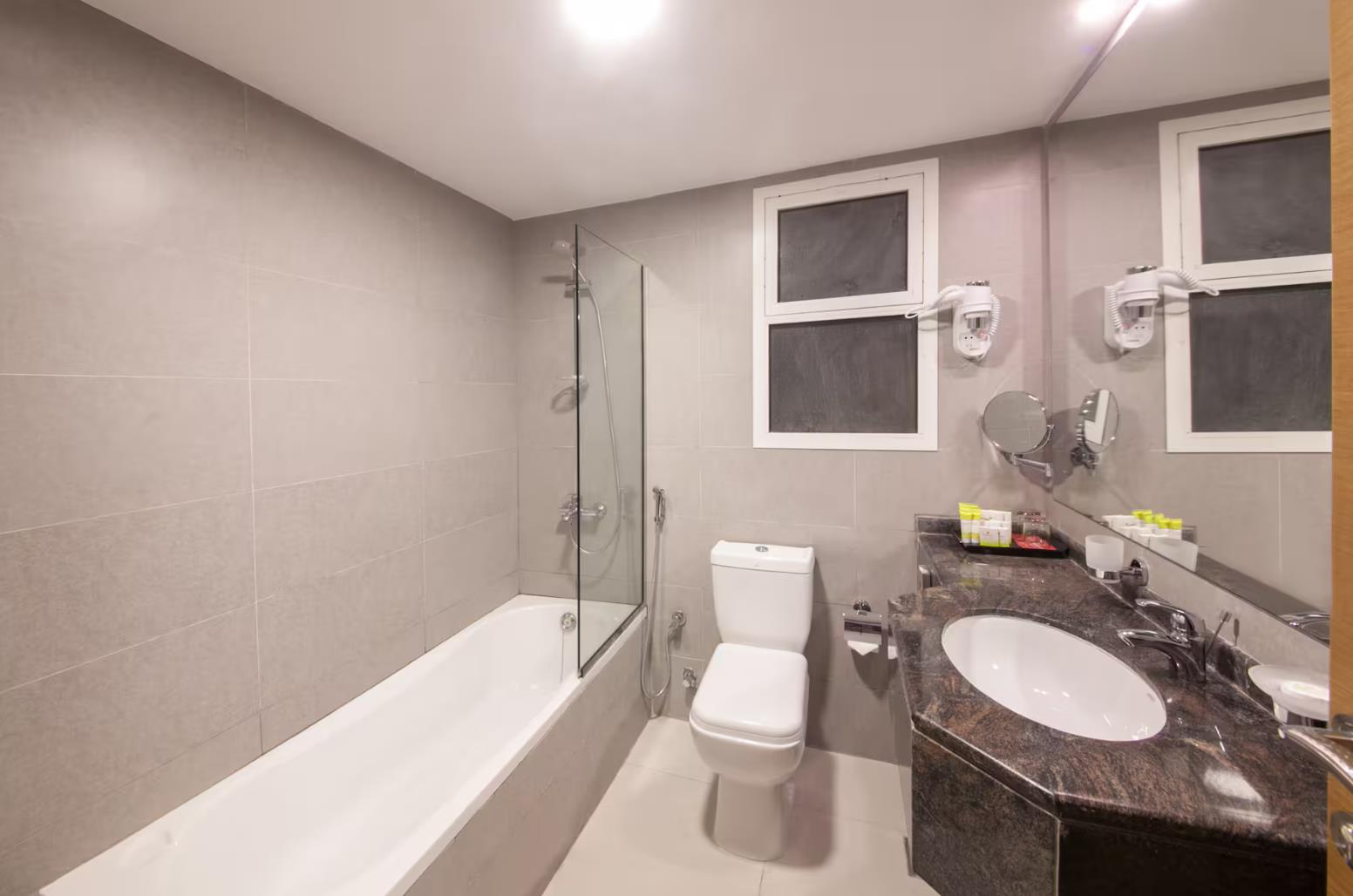 Ramada By Wyndham Beach Hotel Ajman 9