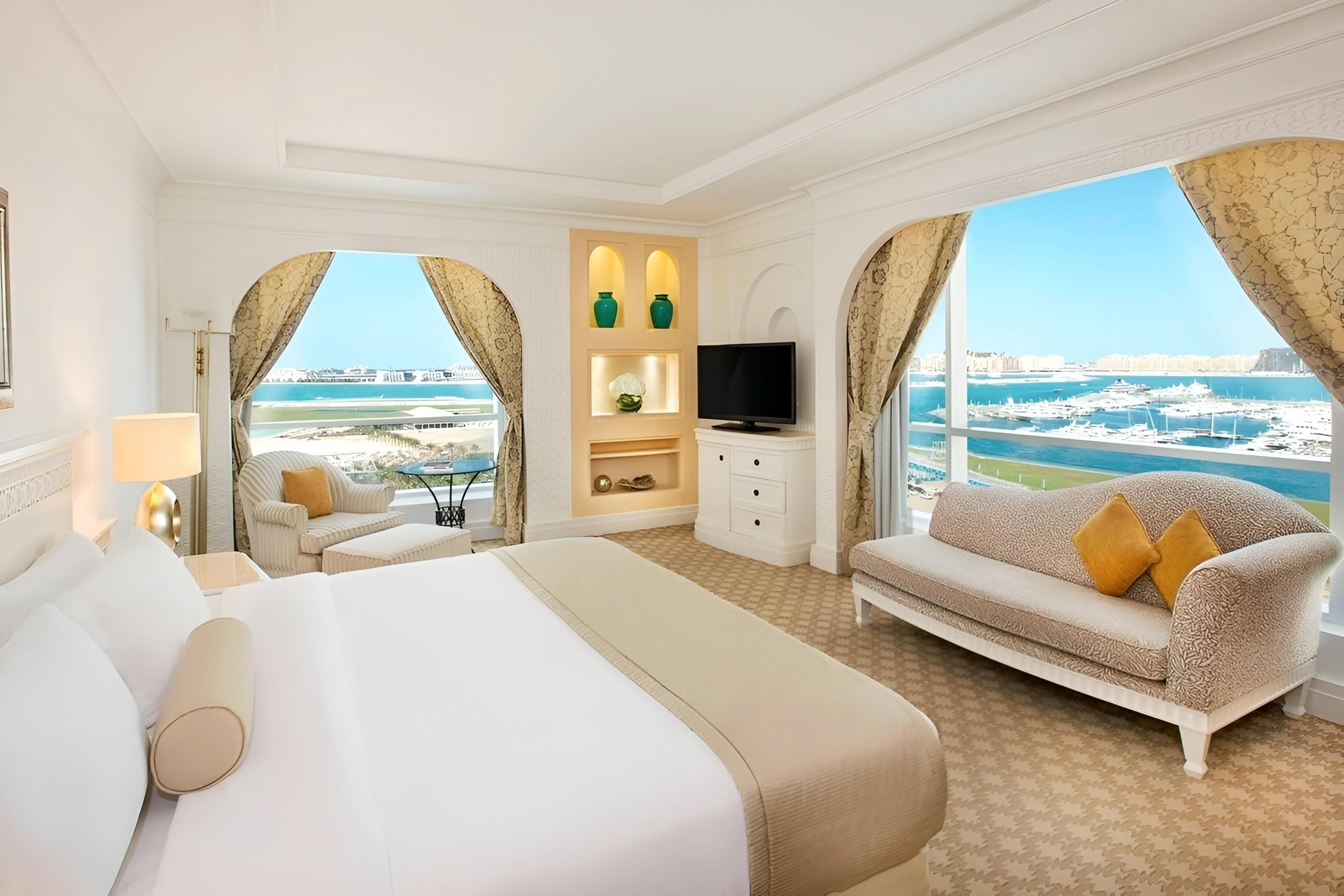 Al Habtoor Grand Resort, Autograph Collection 5