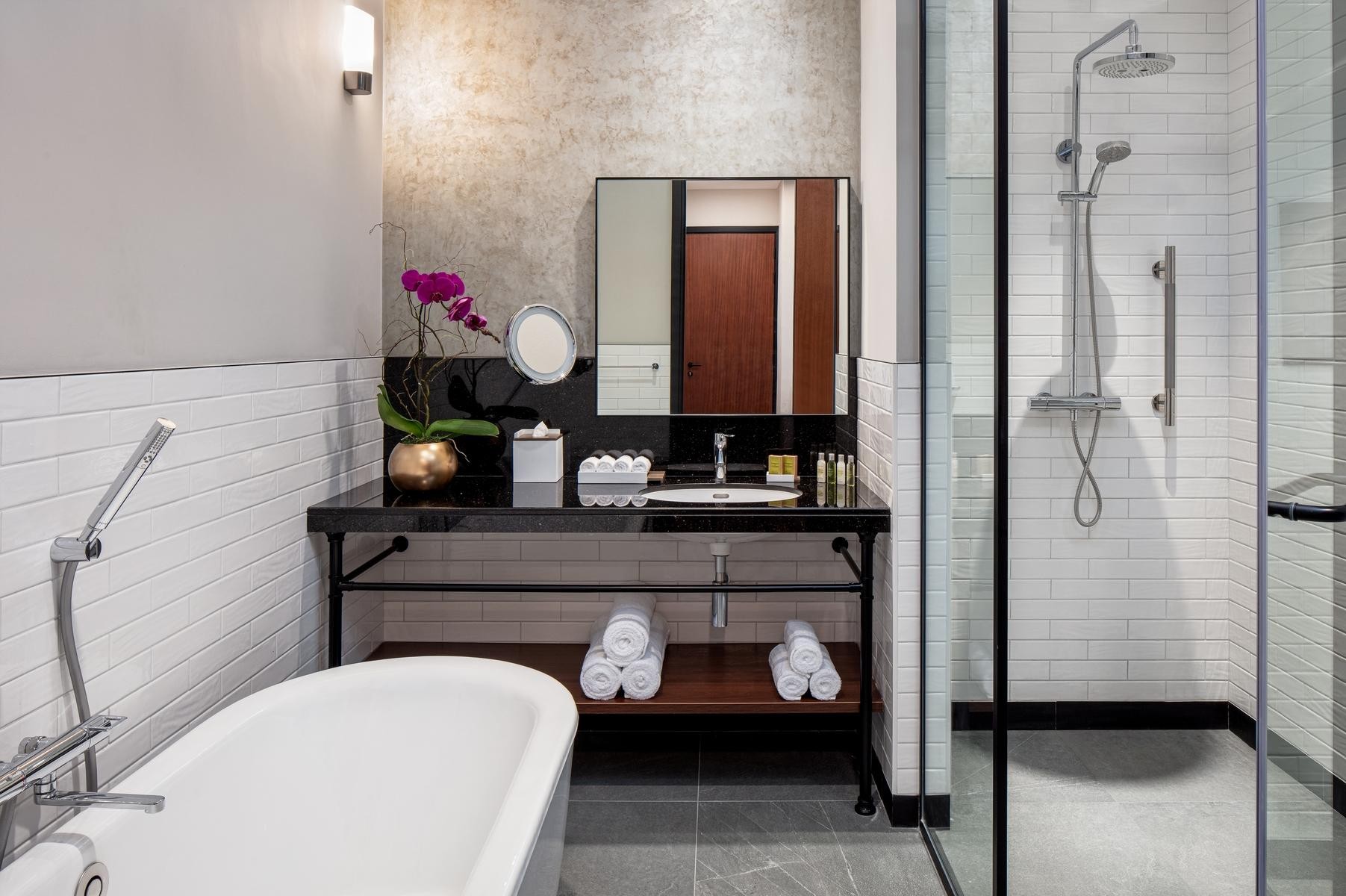 DoubleTree by Hilton Dubai M Square Hotel & Residences 6