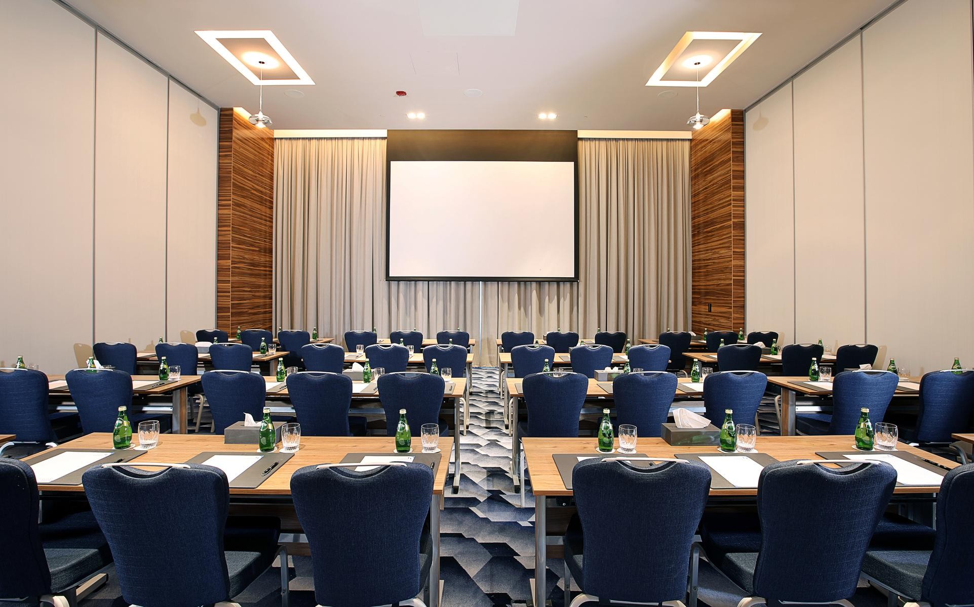 Grand Cosmopolitan Hotel 10