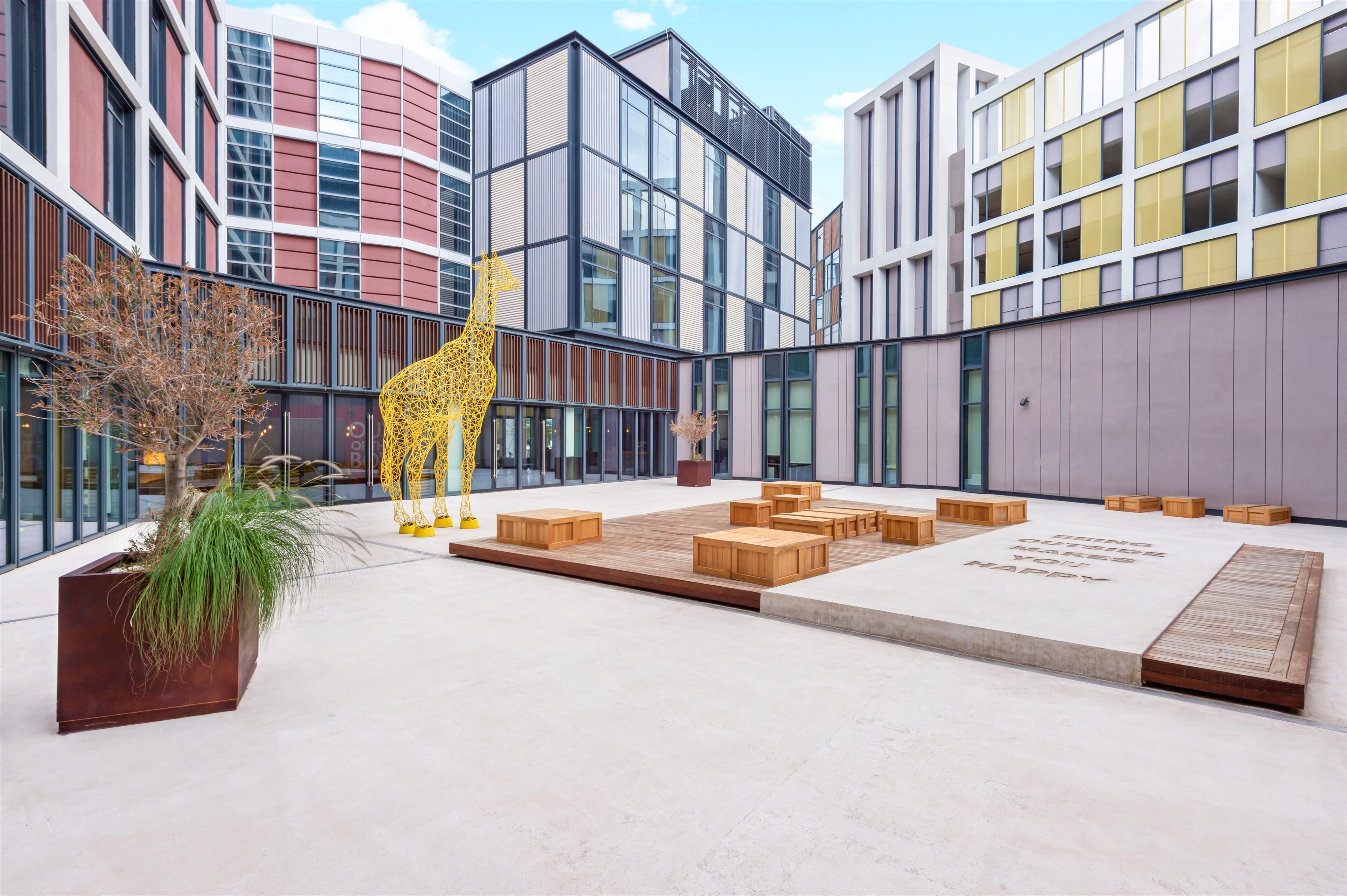 Hampton by Hilton Dubai Al Seef 11