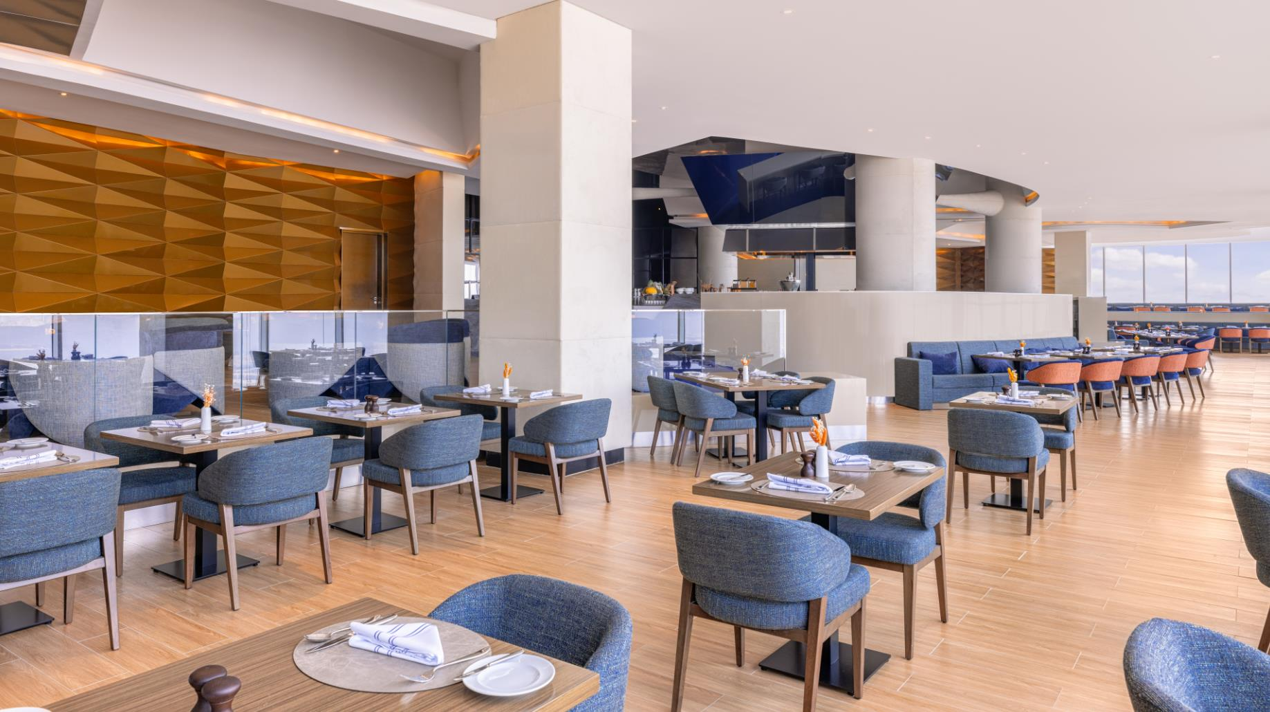 Hilton Dubai Al Habtoor City 11