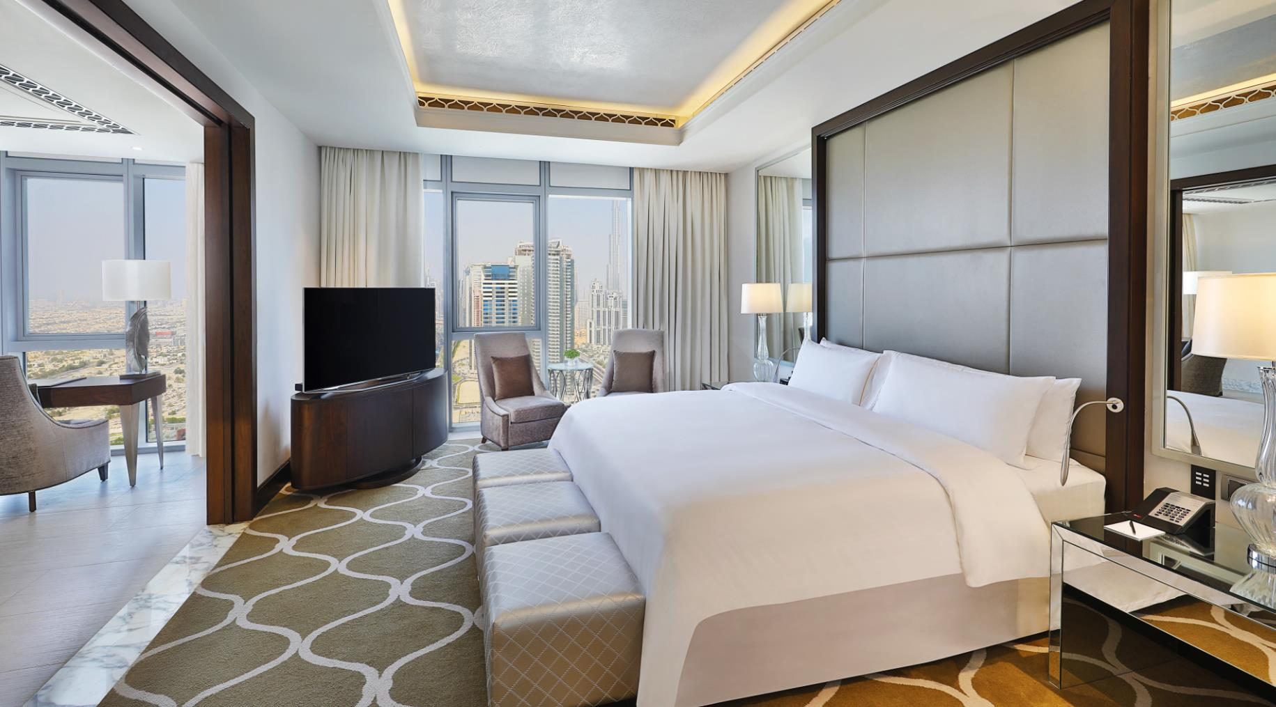 Hilton Dubai Al Habtoor City 8