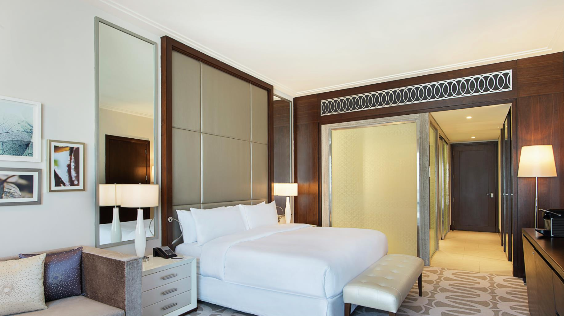 Hilton Dubai Al Habtoor City 7