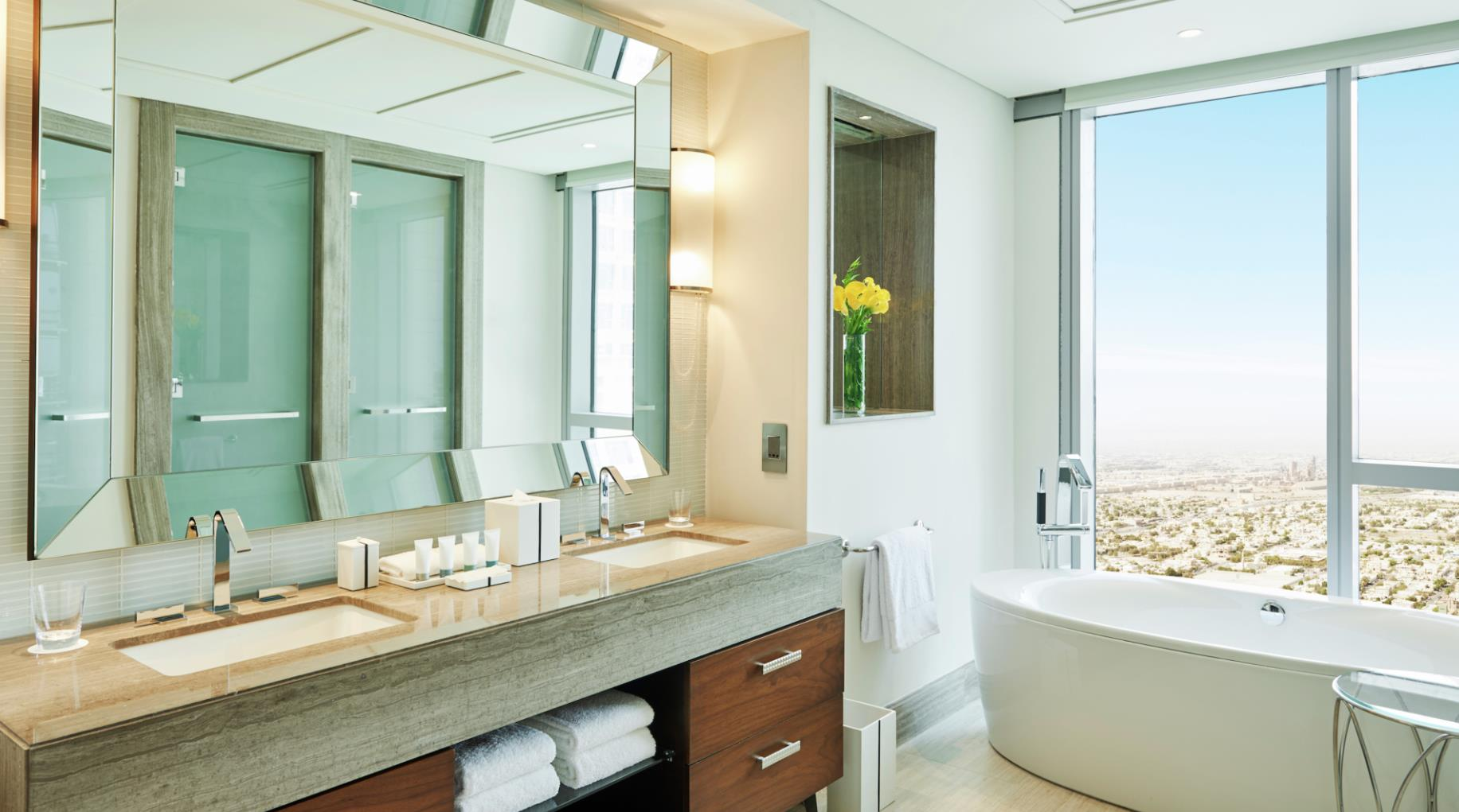 Hilton Dubai Al Habtoor City 10