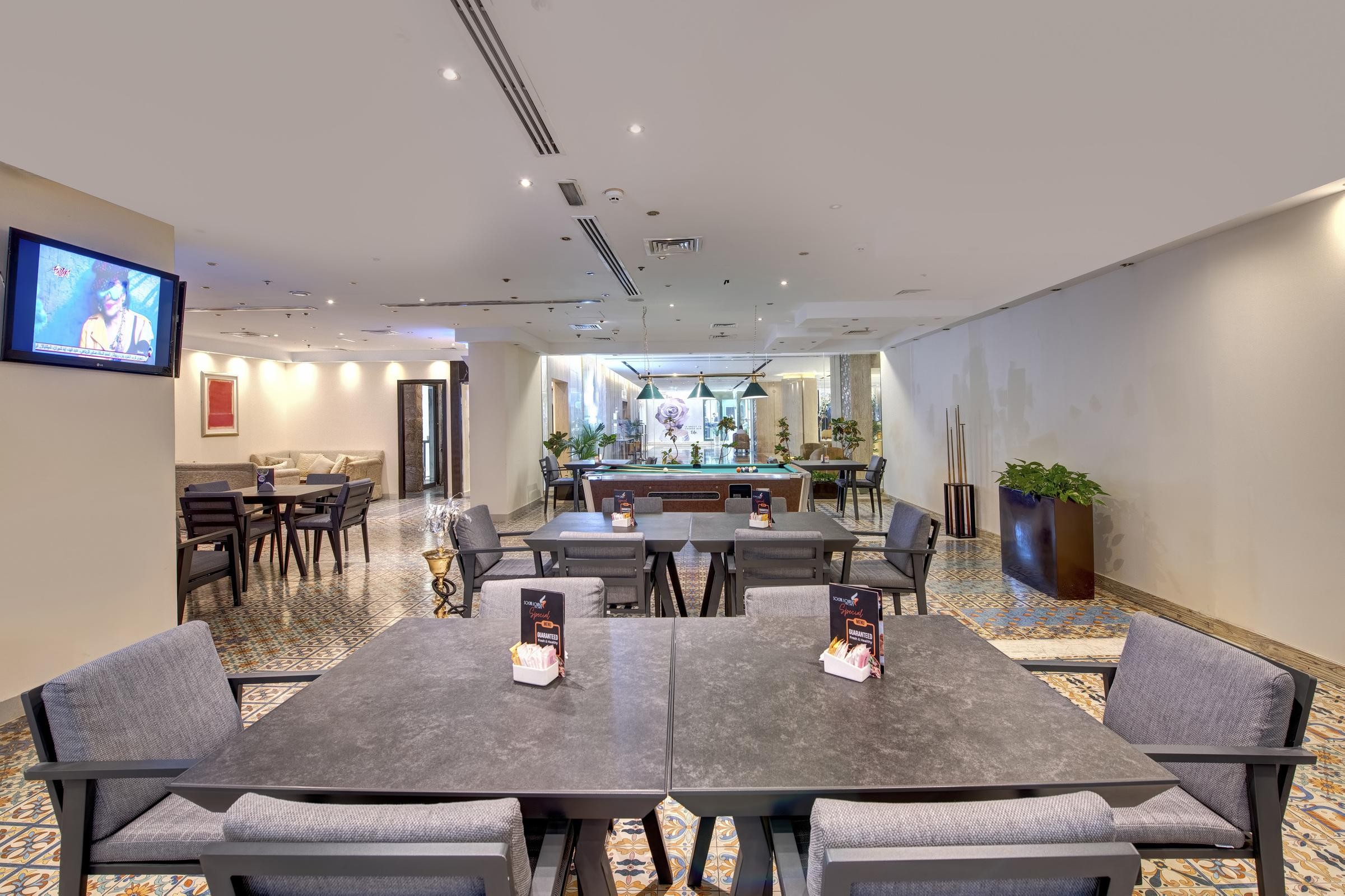 Two Seasons Hotel & Apartments Dubai 10