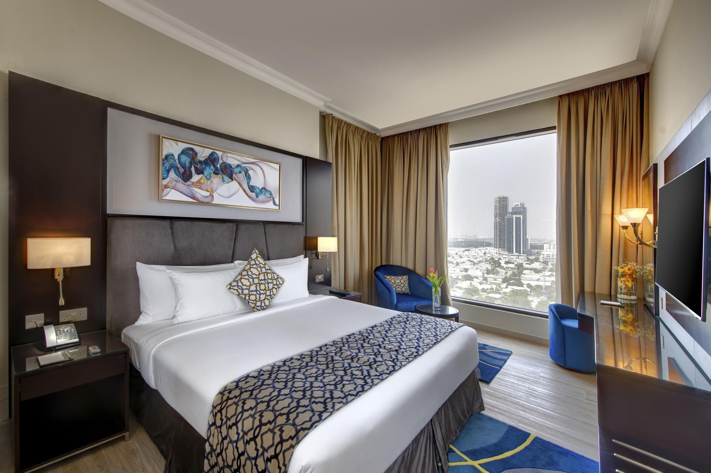 Two Seasons Hotel & Apartments Dubai 3