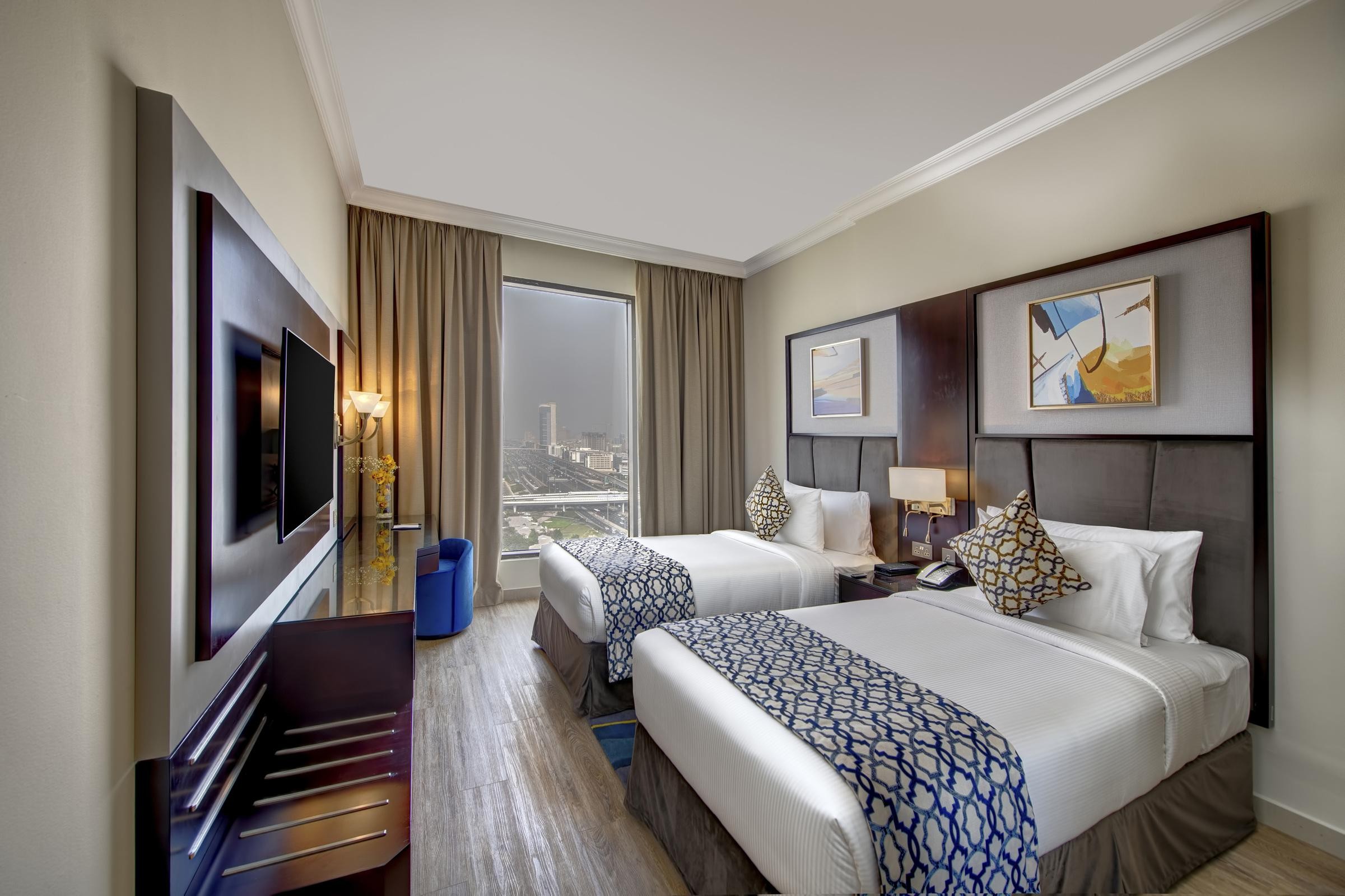 Two Seasons Hotel & Apartments Dubai 4