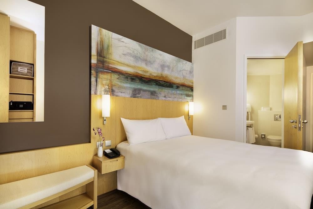 Ibis Dubai One Central 4