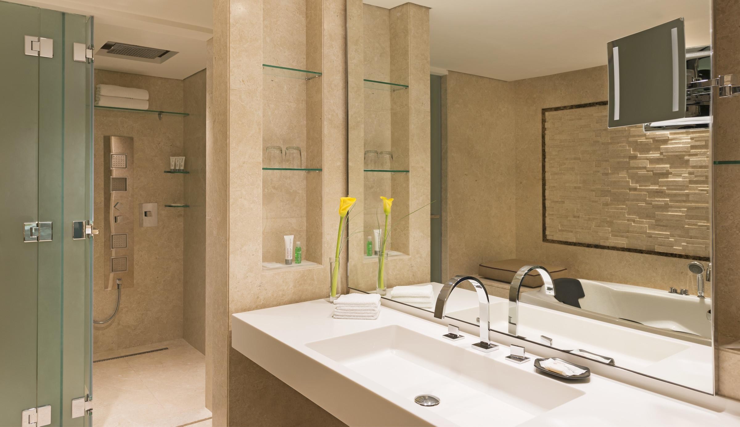 Le Meridien Dubai Hotel and Conference Centre 8