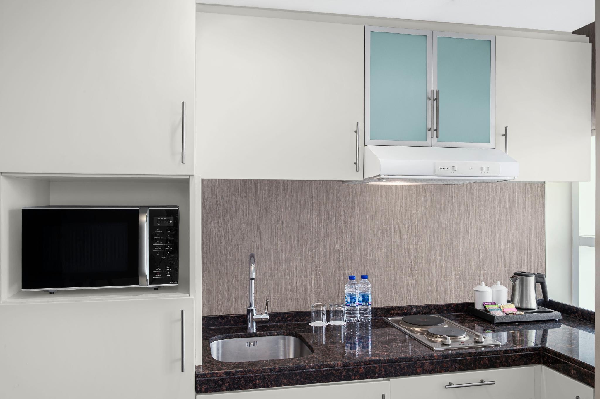 Leva Hotel and Suites, Mazaya Centre 5