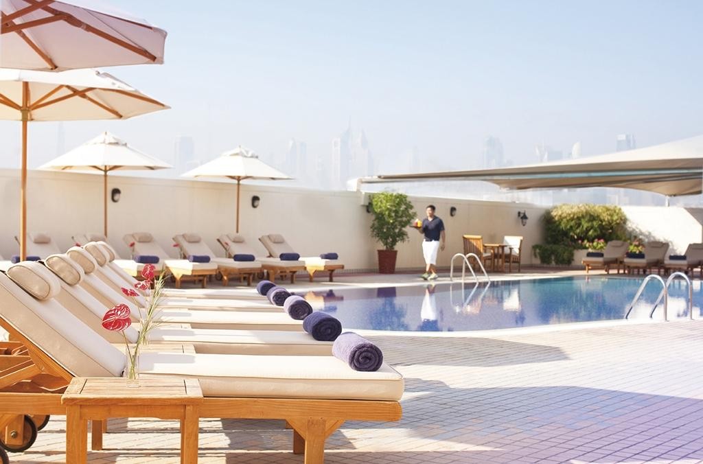 Mövenpick Hotel & Apartments Bur Dubai 2