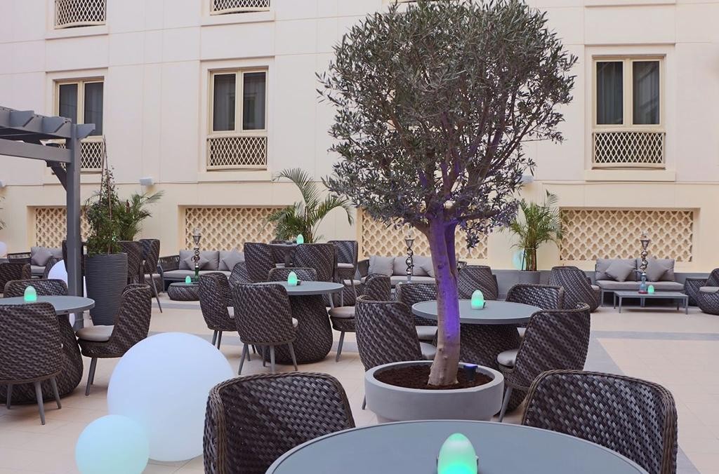 Mövenpick Hotel & Apartments Bur Dubai 13