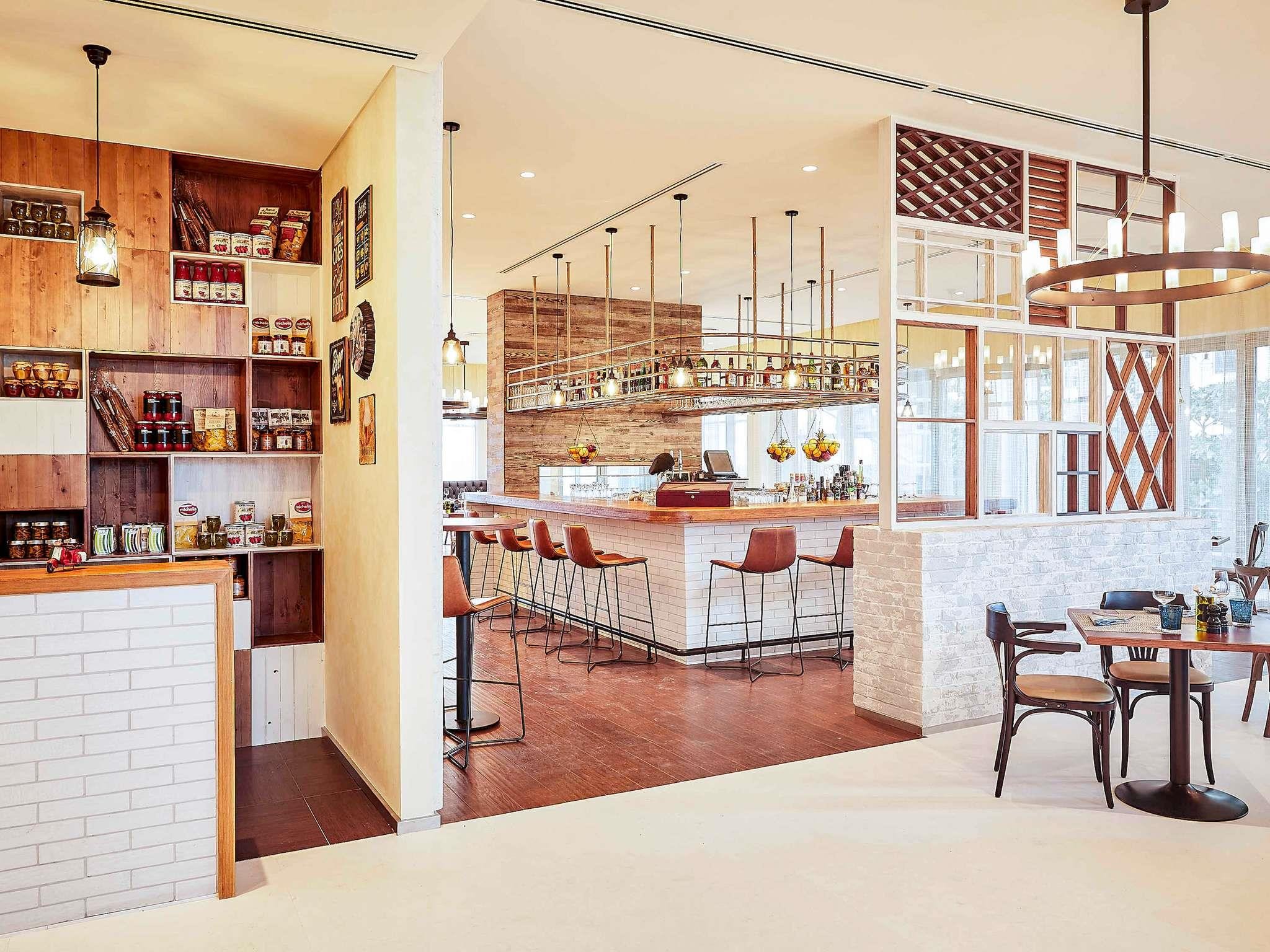 Pullman Dubai Jumeirah Lakes Towers 6