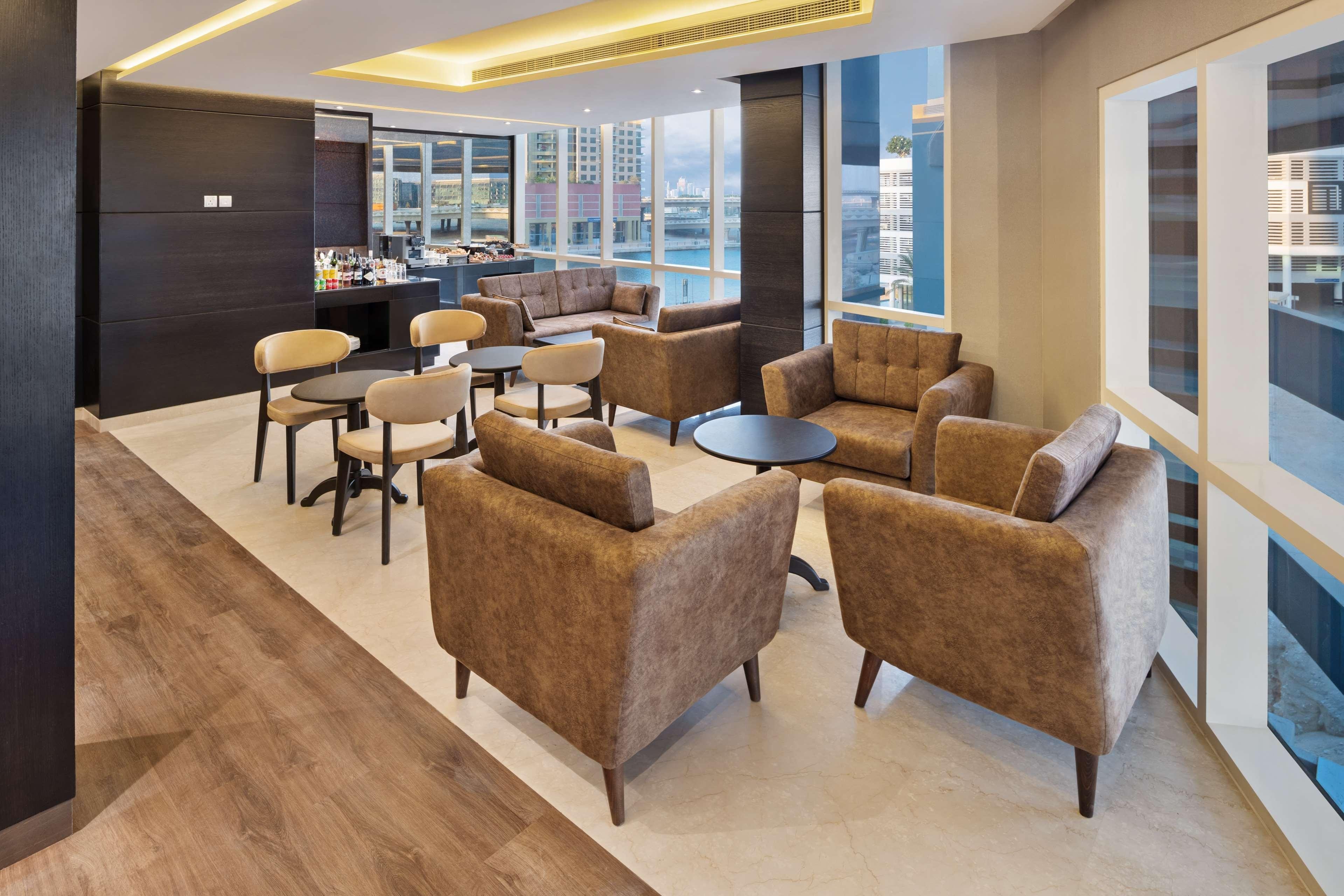 Radisson Blu Hotel Dubai Canal View 8