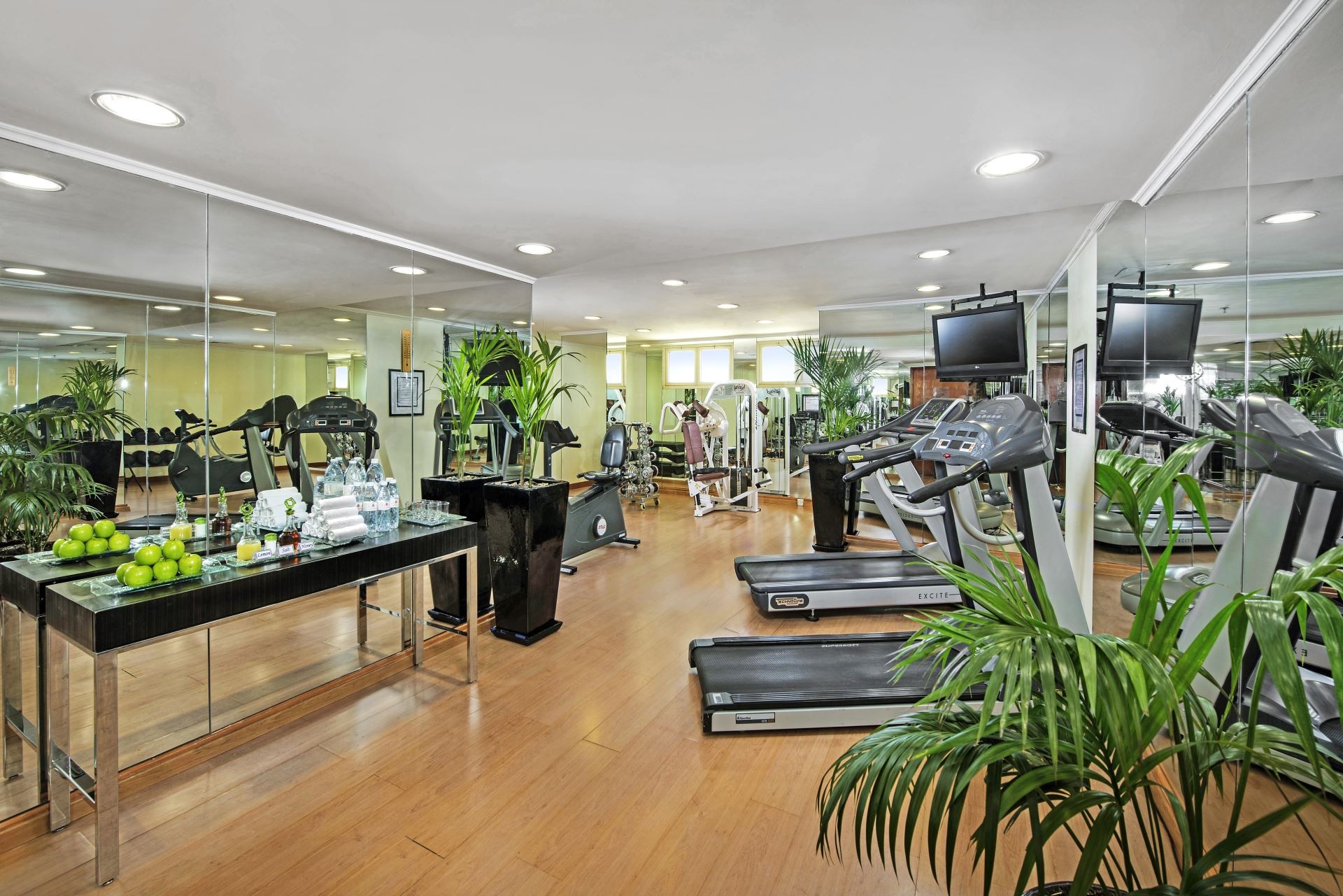 Savoy Central Hotel Apartment 6