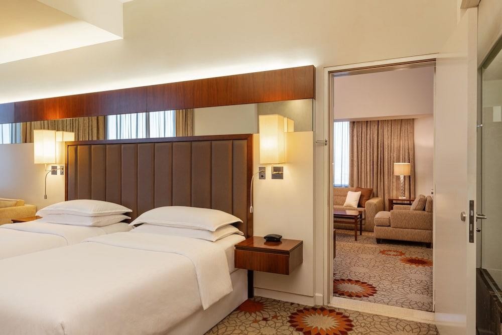 Sheraton Dubai Mall of the Emirates Hotel 9