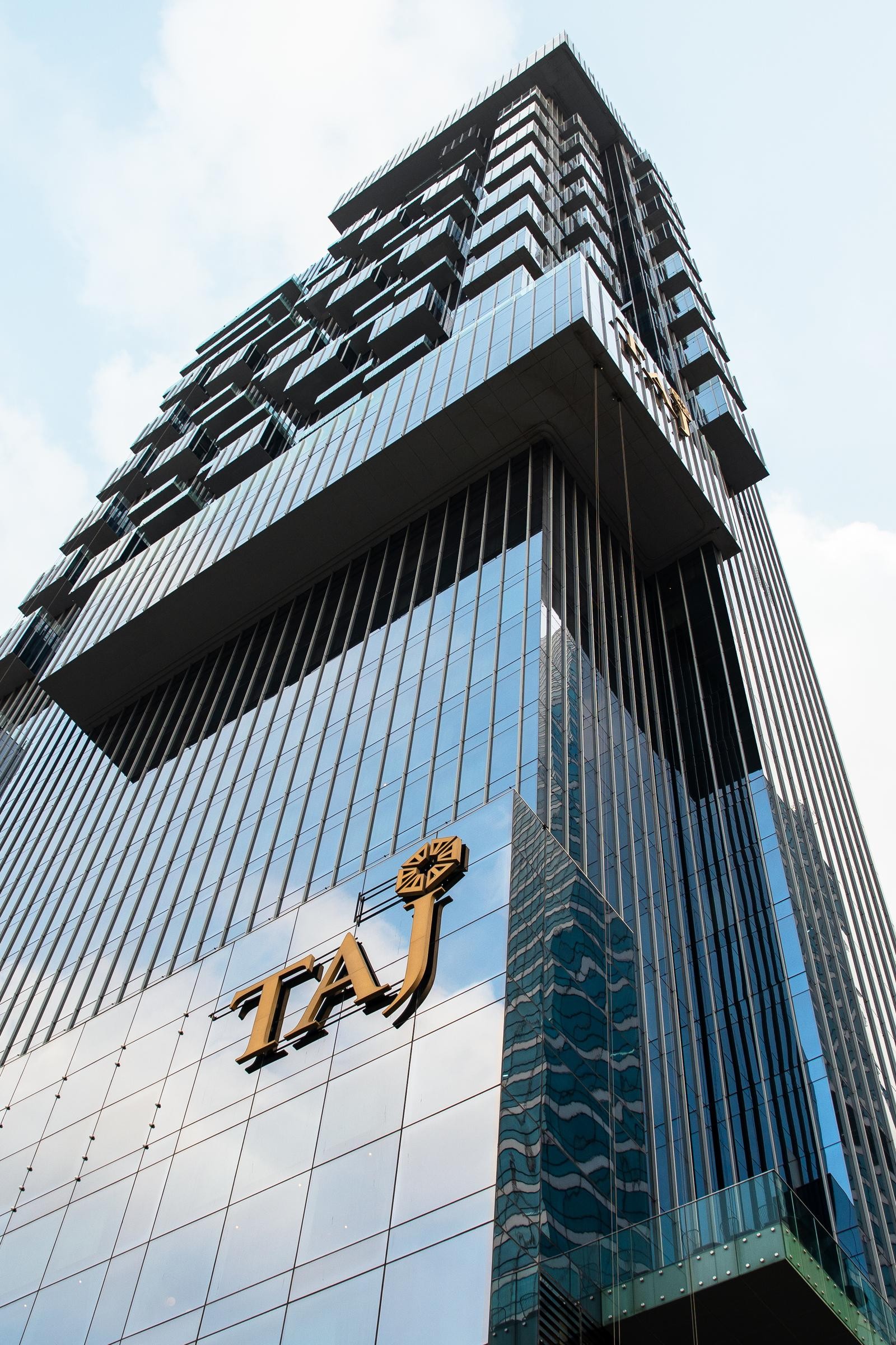 Taj Jumeirah Lake Towers 13