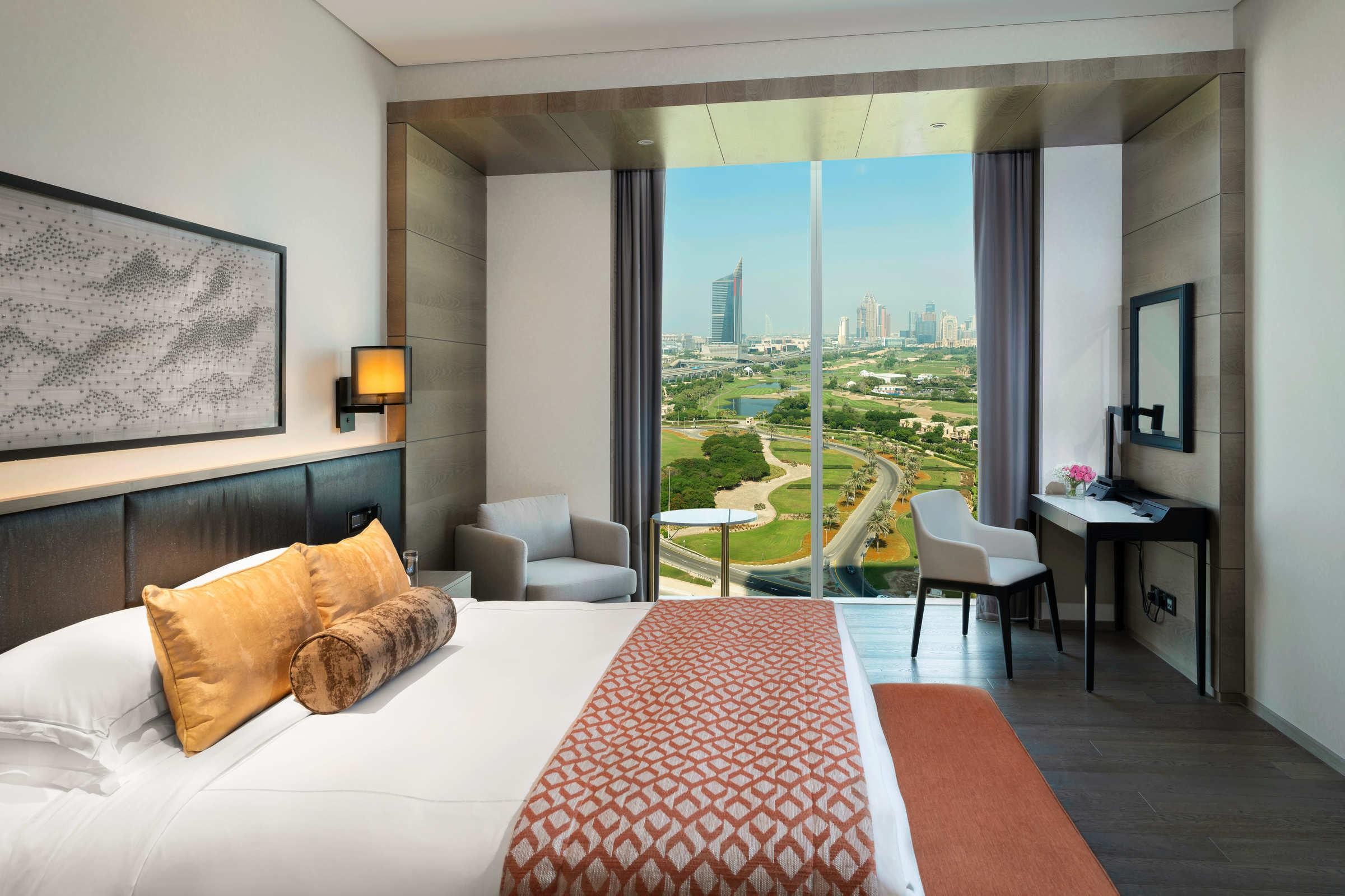 Taj Jumeirah Lake Towers 6