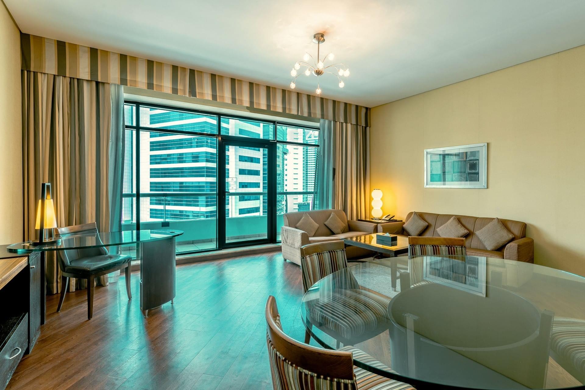 TIME Oak Hotel and Suites 8