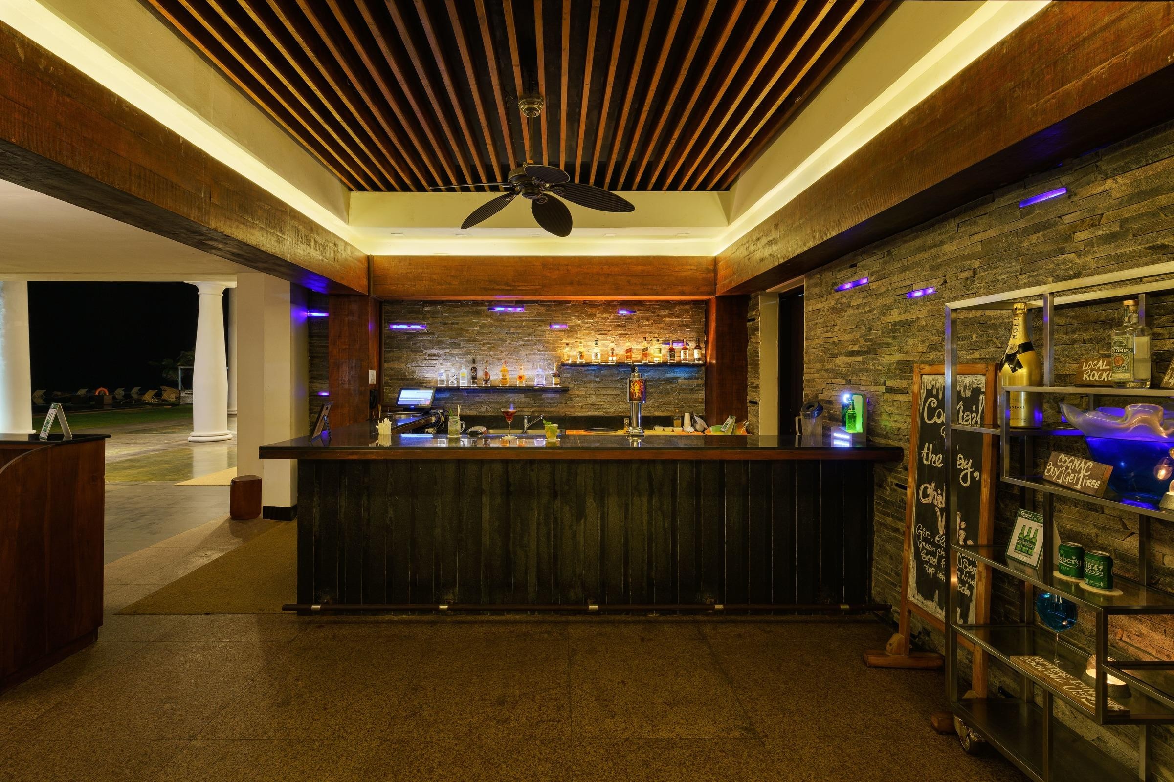 The Fortress Resort and Spa 8