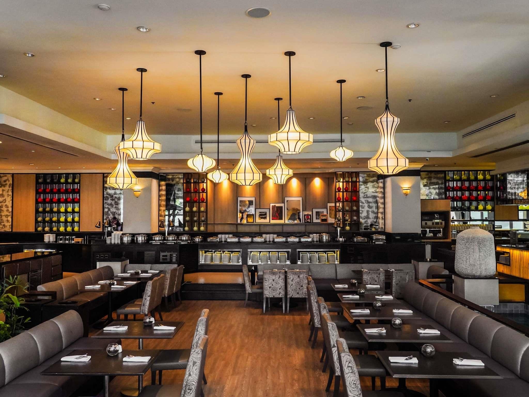 Grand Mercure Bangkok Atrium 11