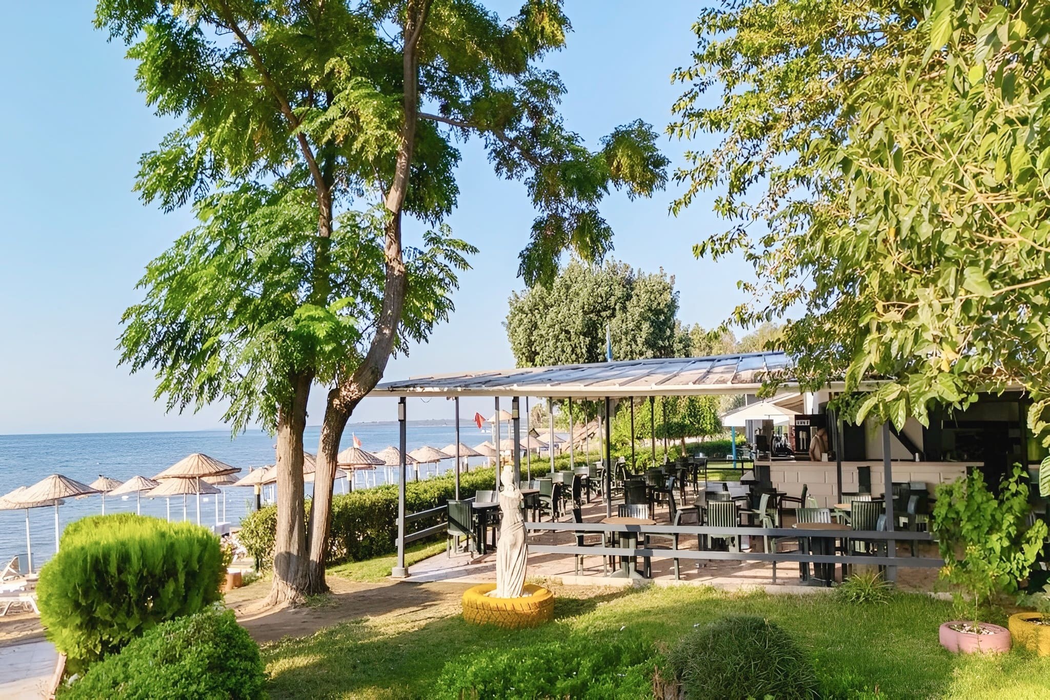 THE HOLIDAY RESORT 14