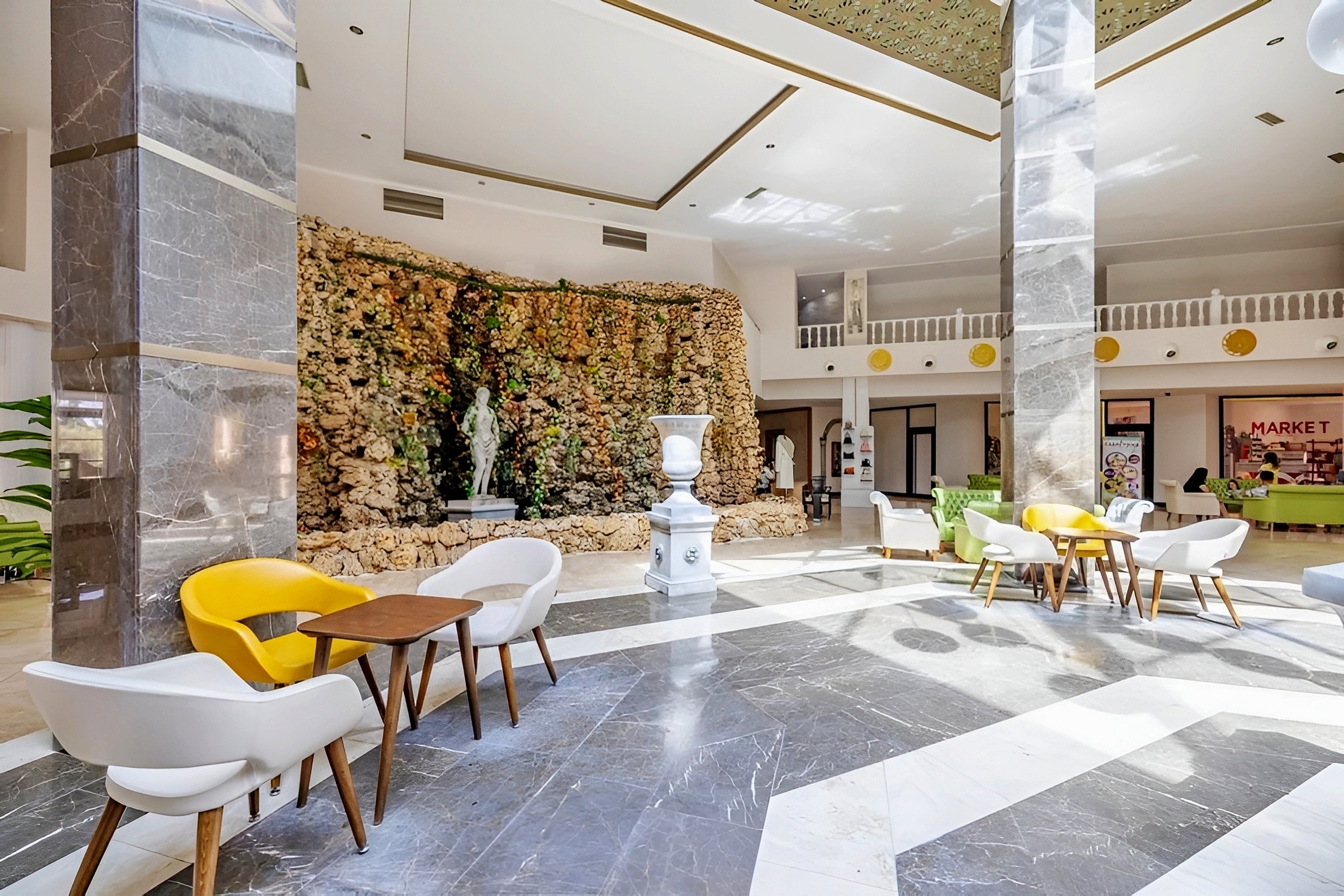 THE HOLIDAY RESORT 18