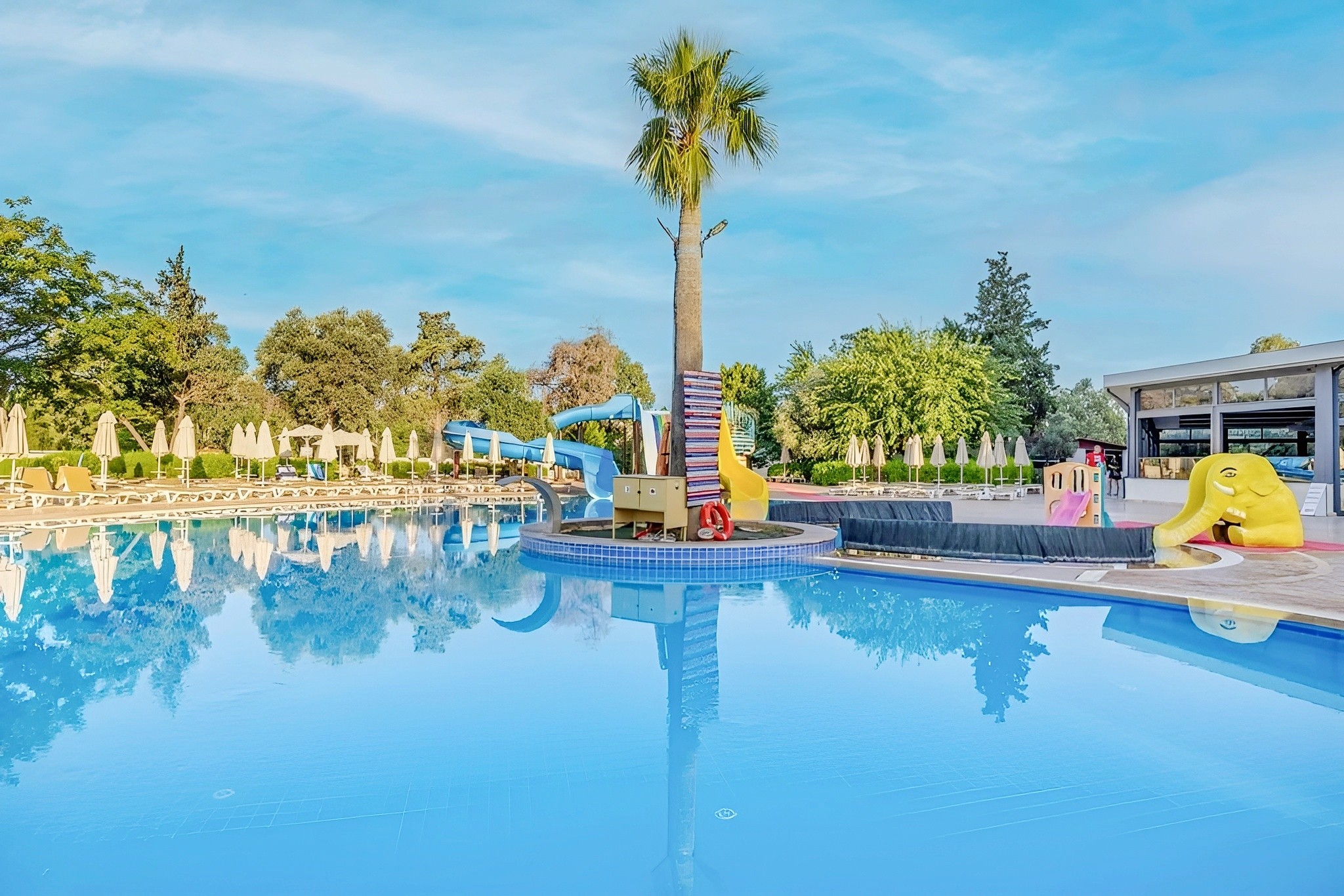 THE HOLIDAY RESORT 22