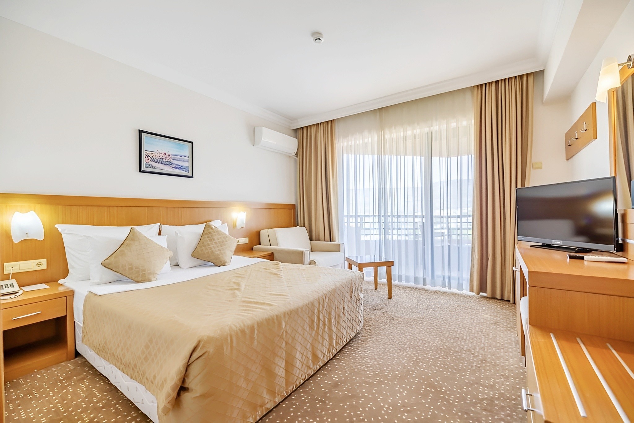 THE HOLIDAY RESORT 10