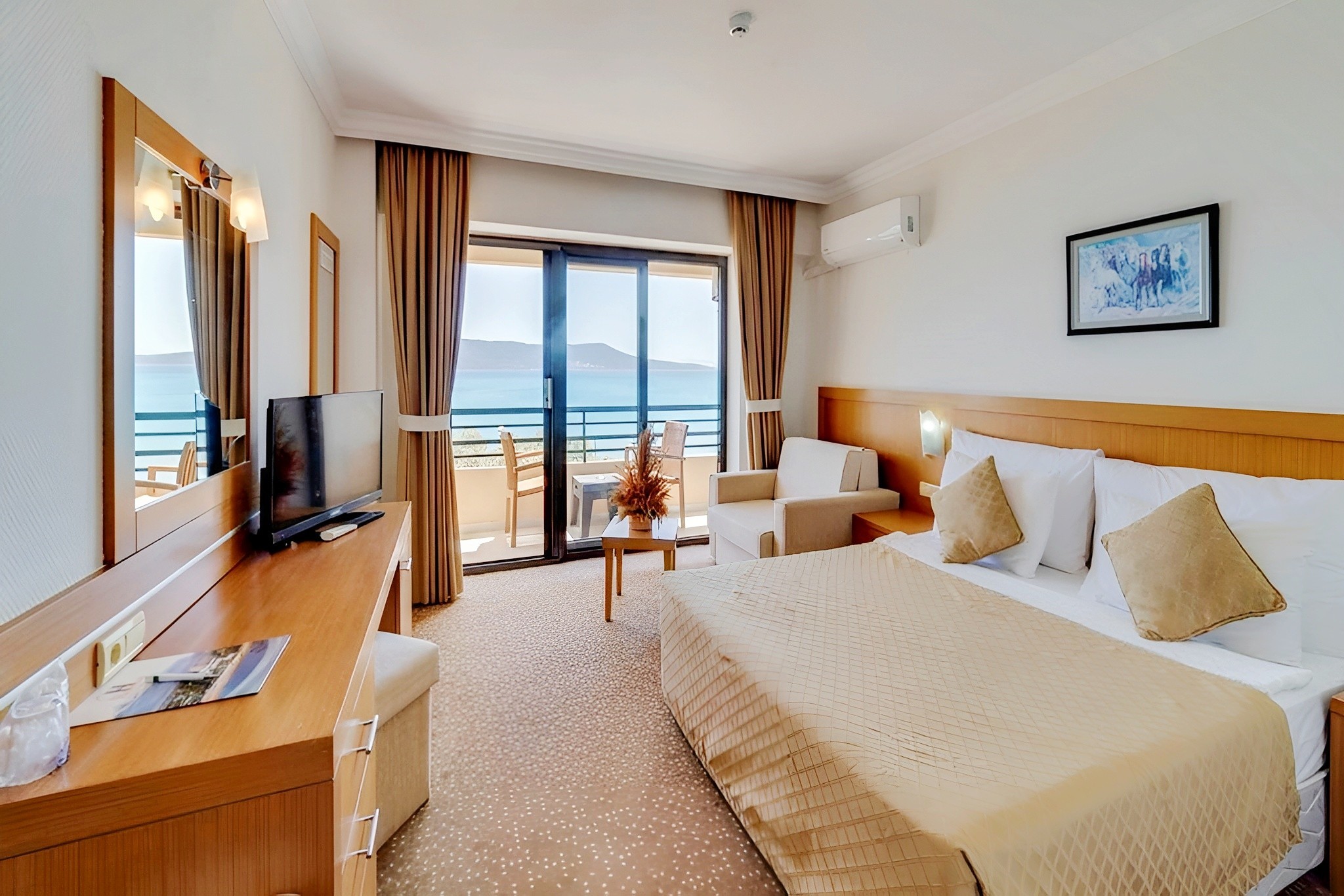 THE HOLIDAY RESORT 11