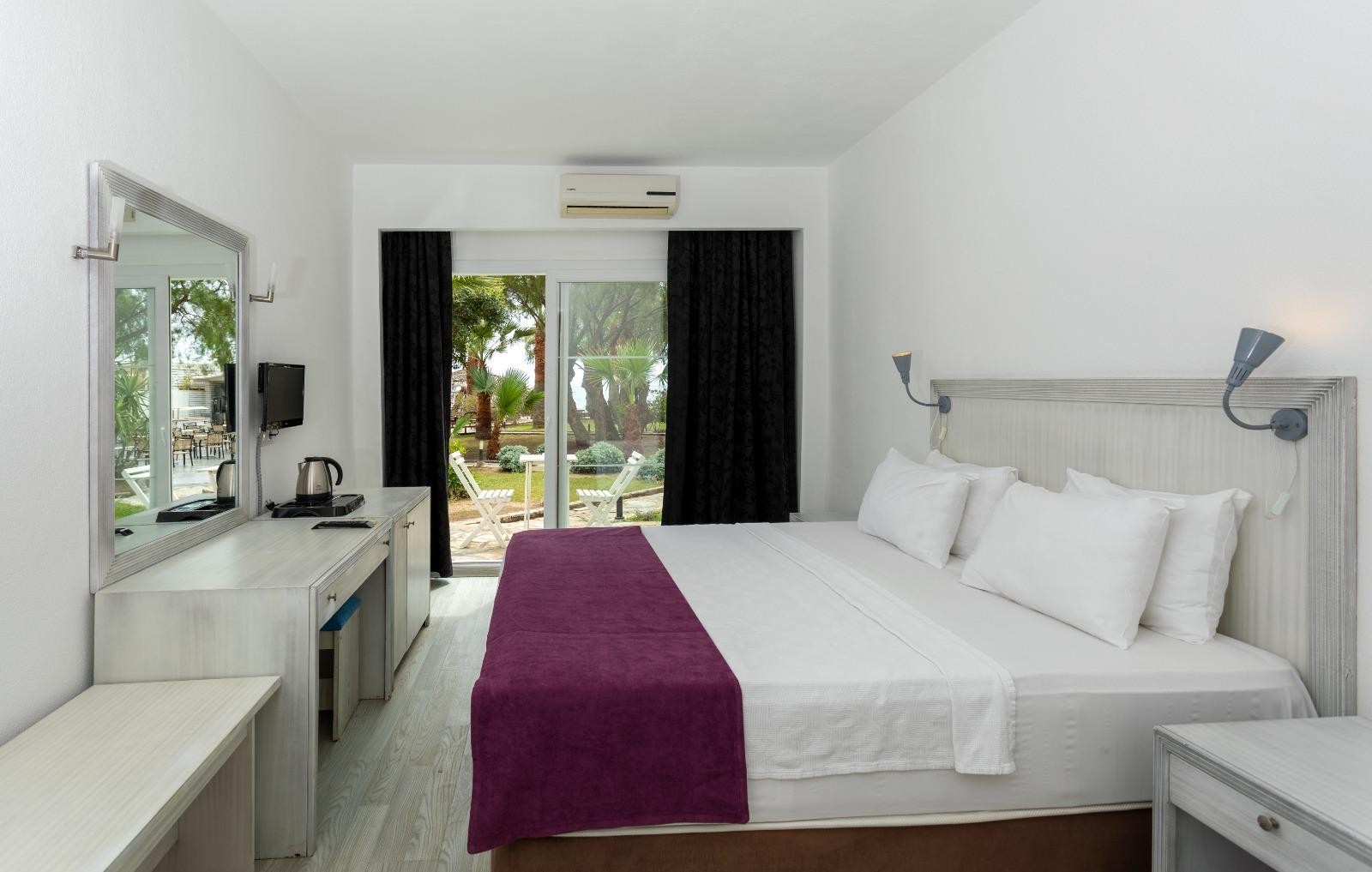 Charm Beach Hotel 15