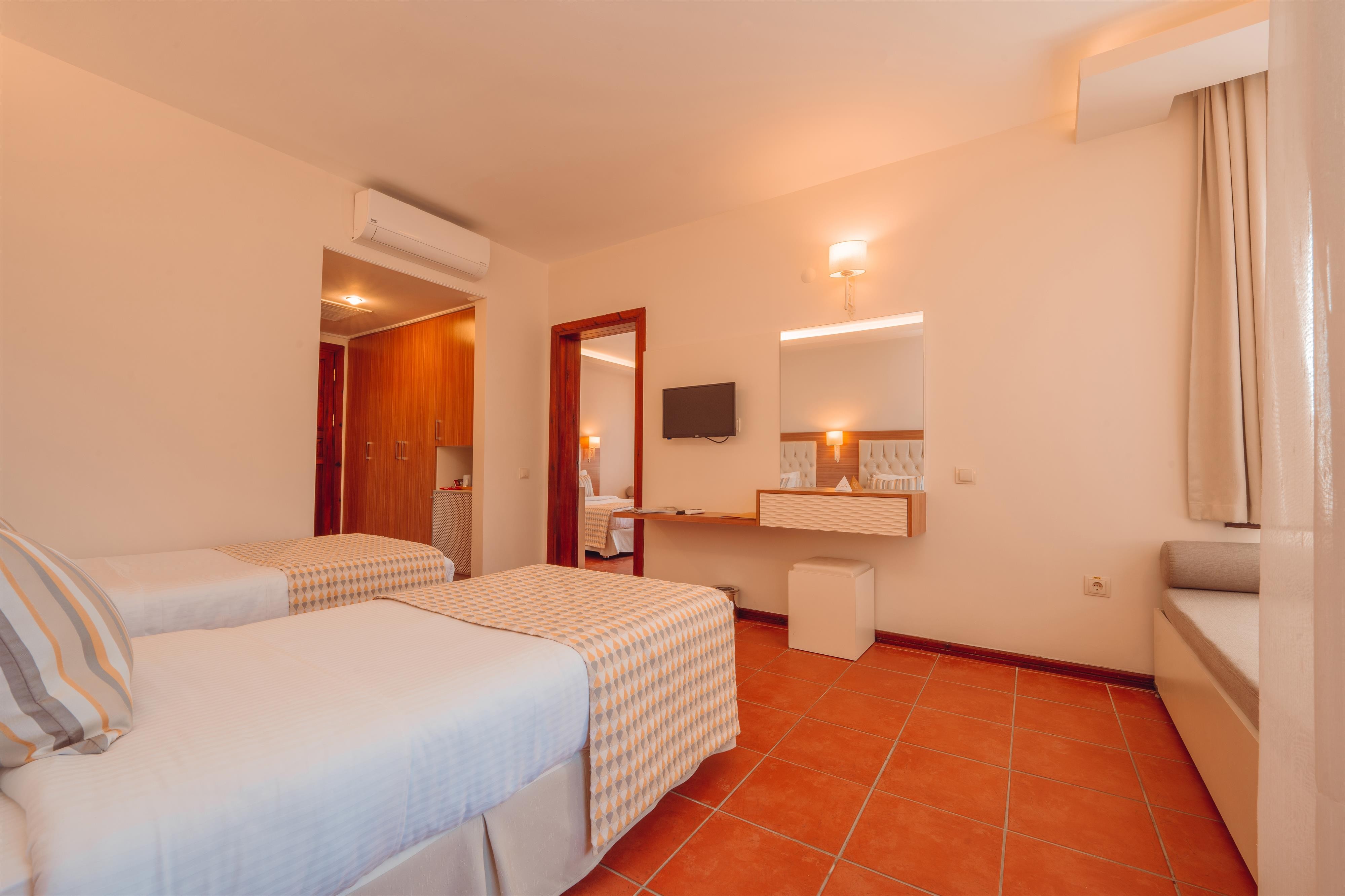 Sundia by Liberty Suncity 16