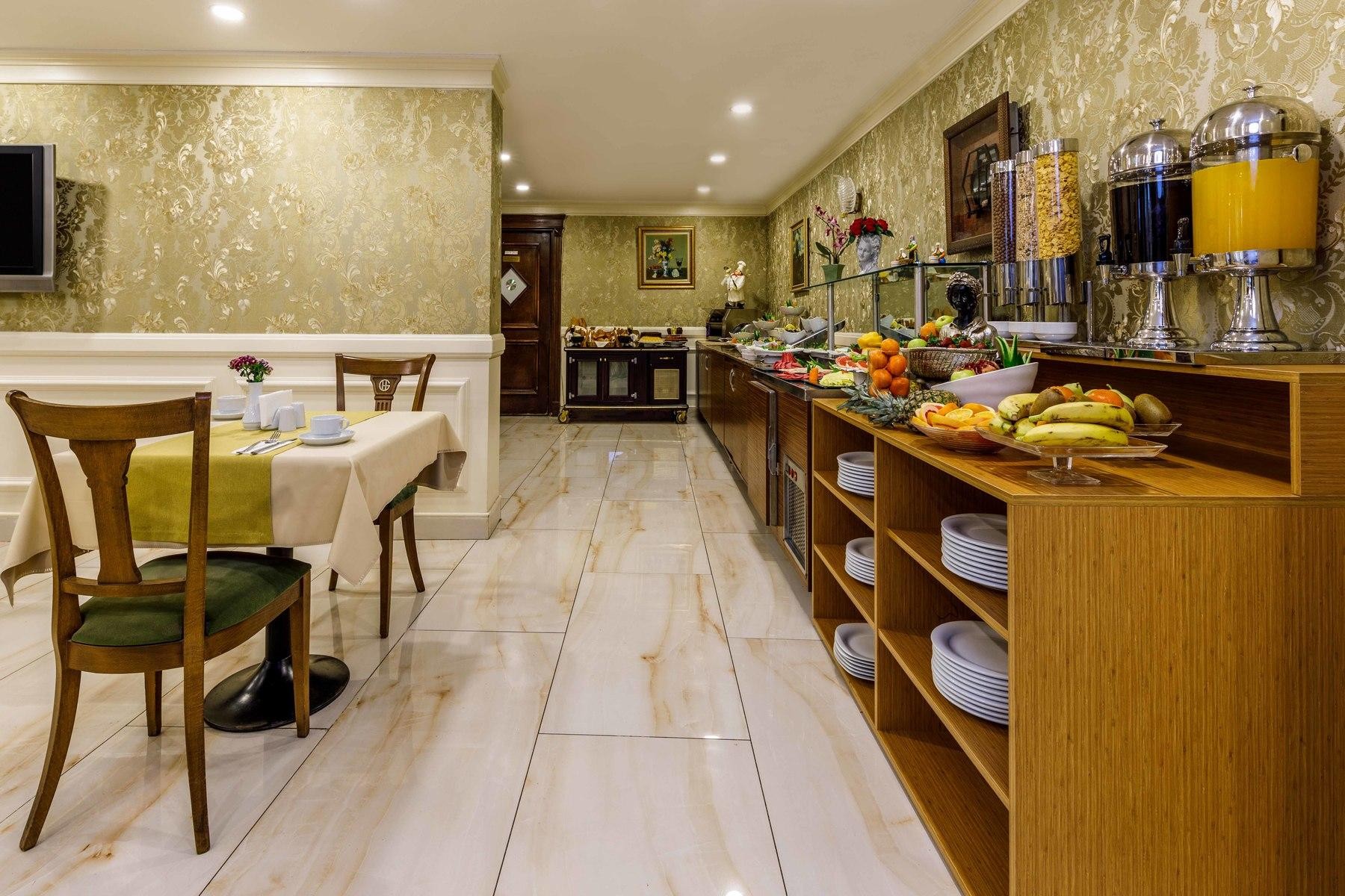 Golden Crown Hotel 6