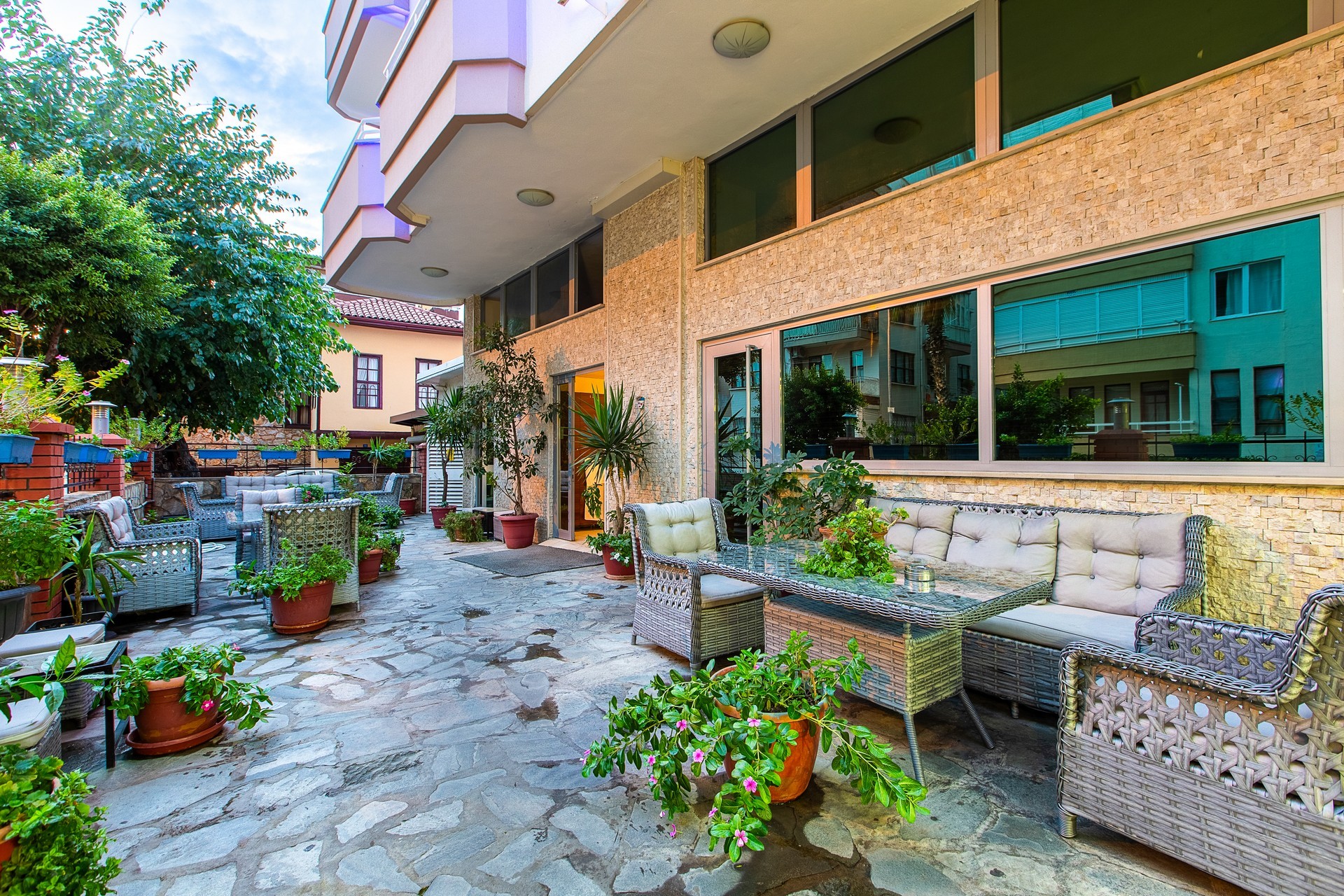 Sealine Suite Hotel  8